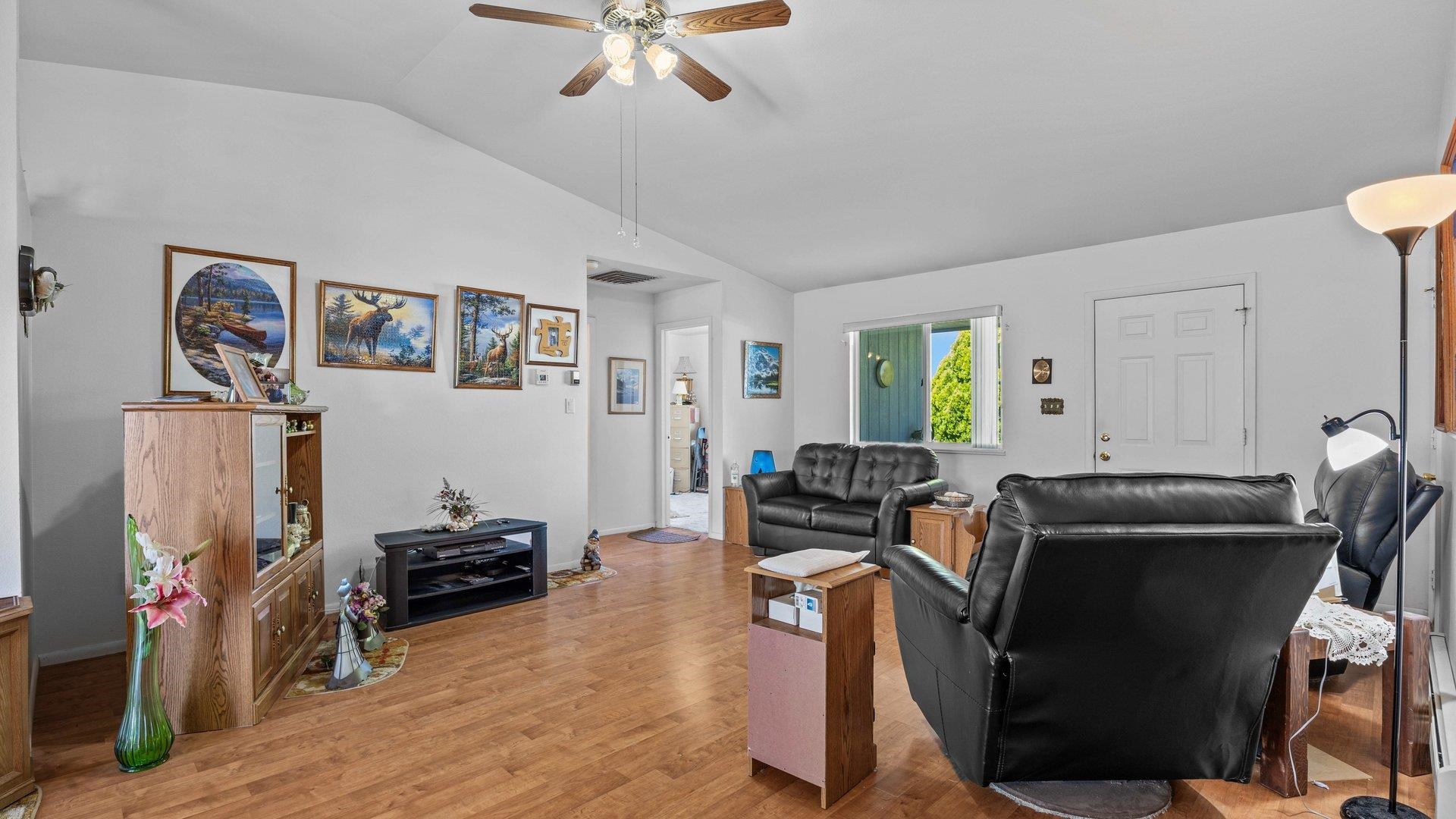 469 Seckel Street Property Photo 4
