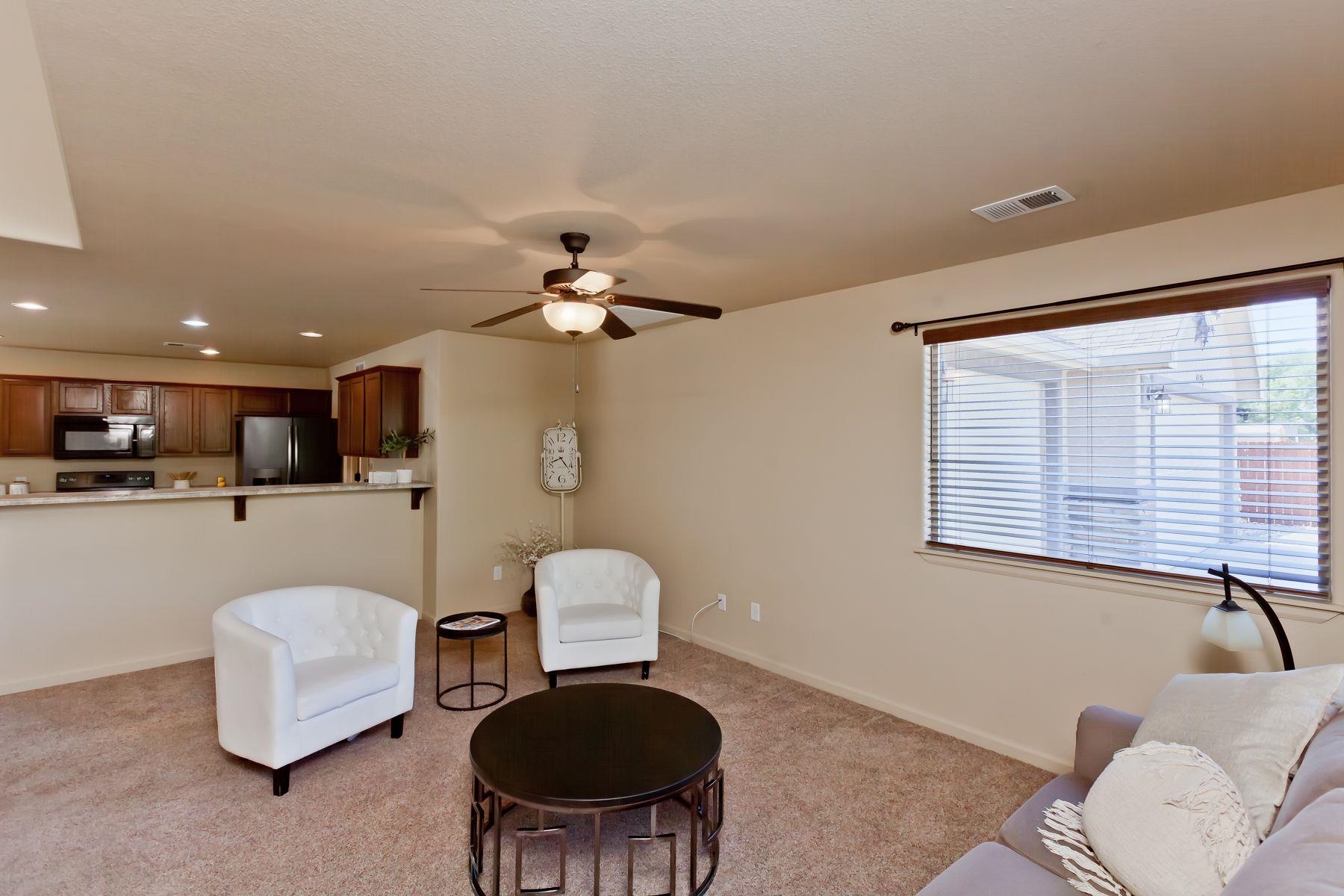 458 1/2 Davis Road Property Photo 4