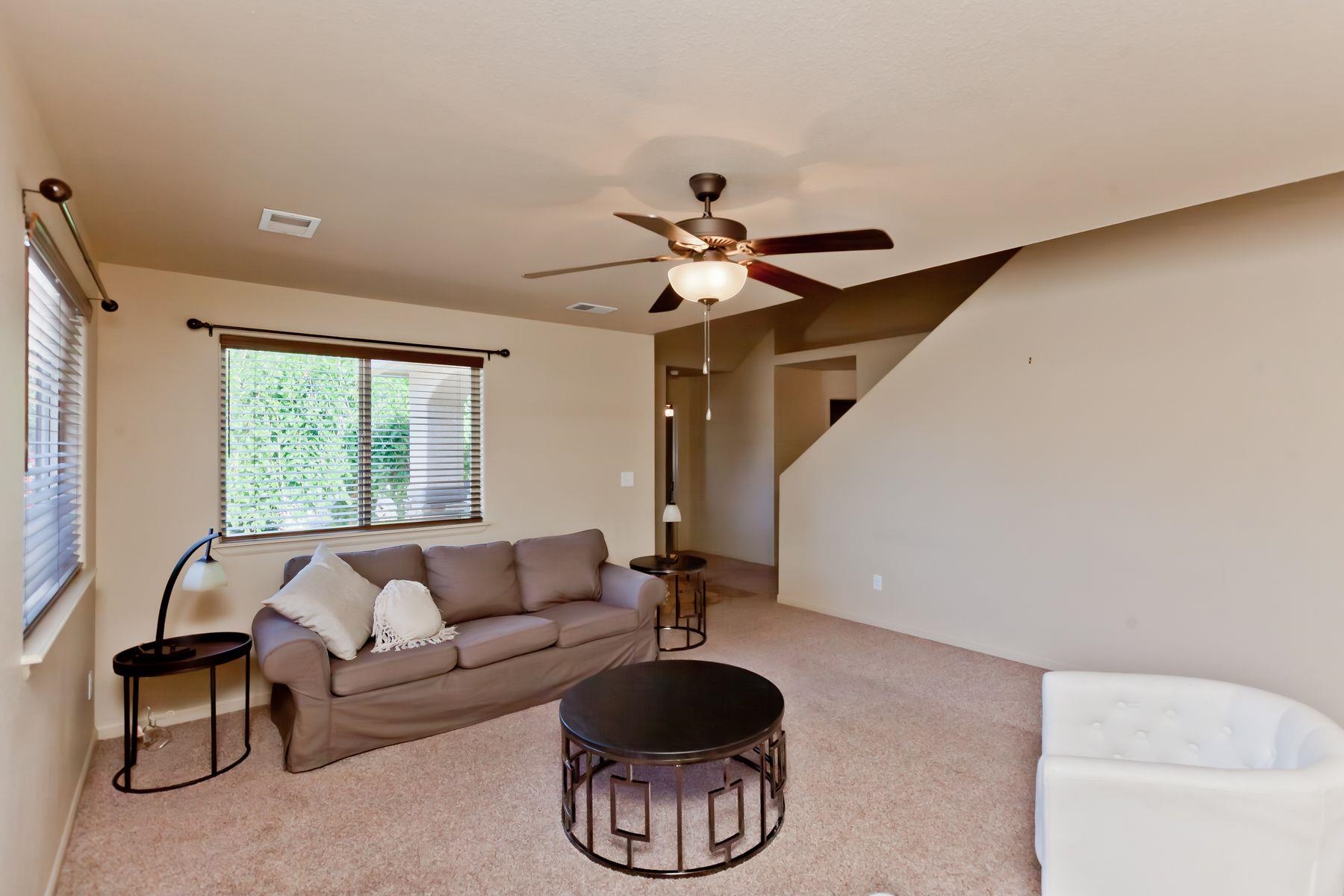 458 1/2 Davis Road Property Photo 6