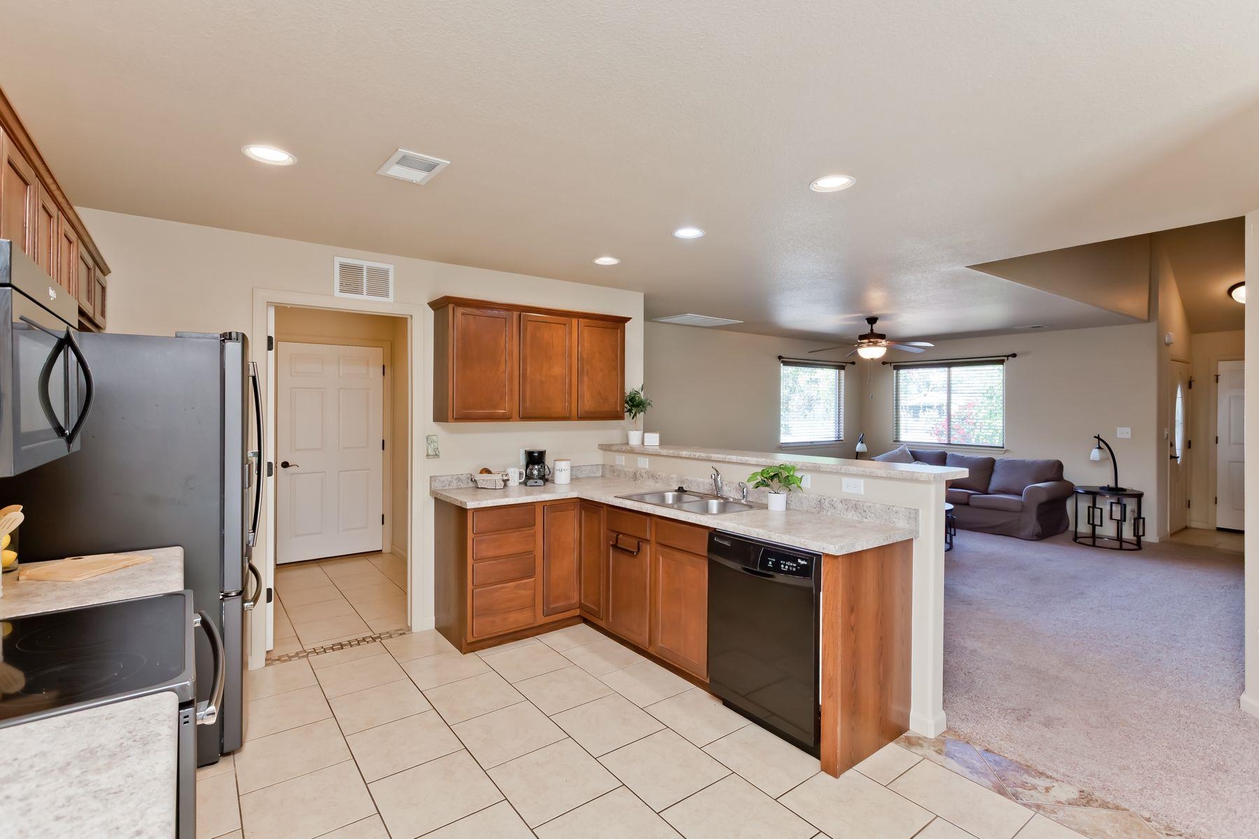 458 1/2 Davis Road Property Photo 9