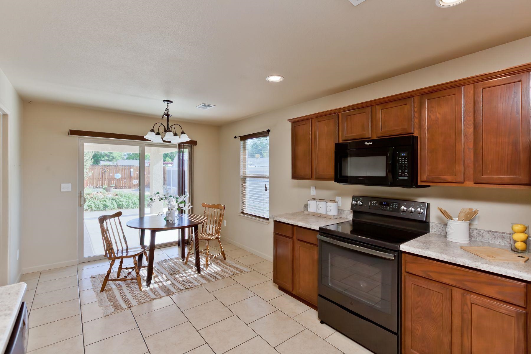 458 1/2 Davis Road Property Photo 10