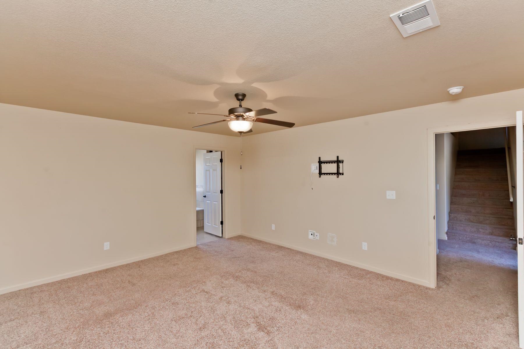 458 1/2 Davis Road Property Photo 15