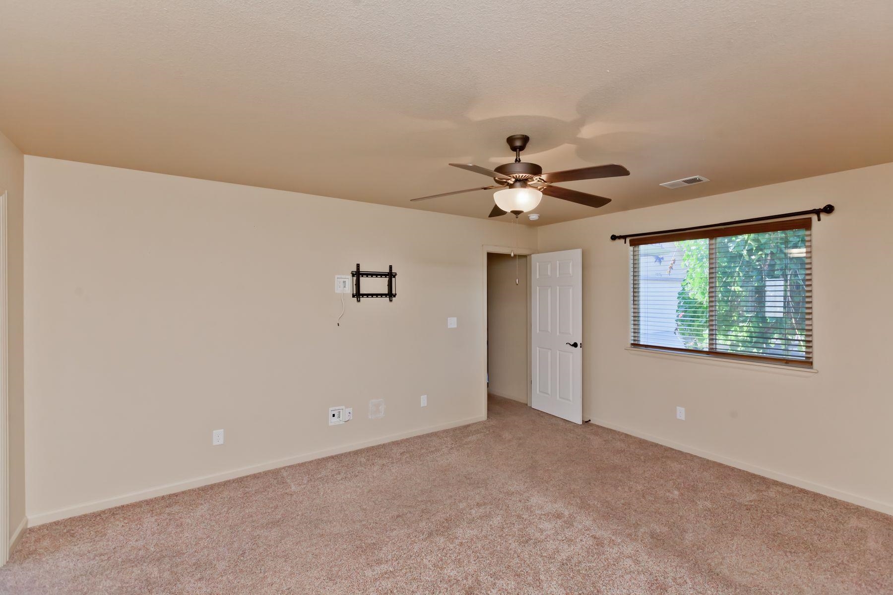 458 1/2 Davis Road Property Photo 16