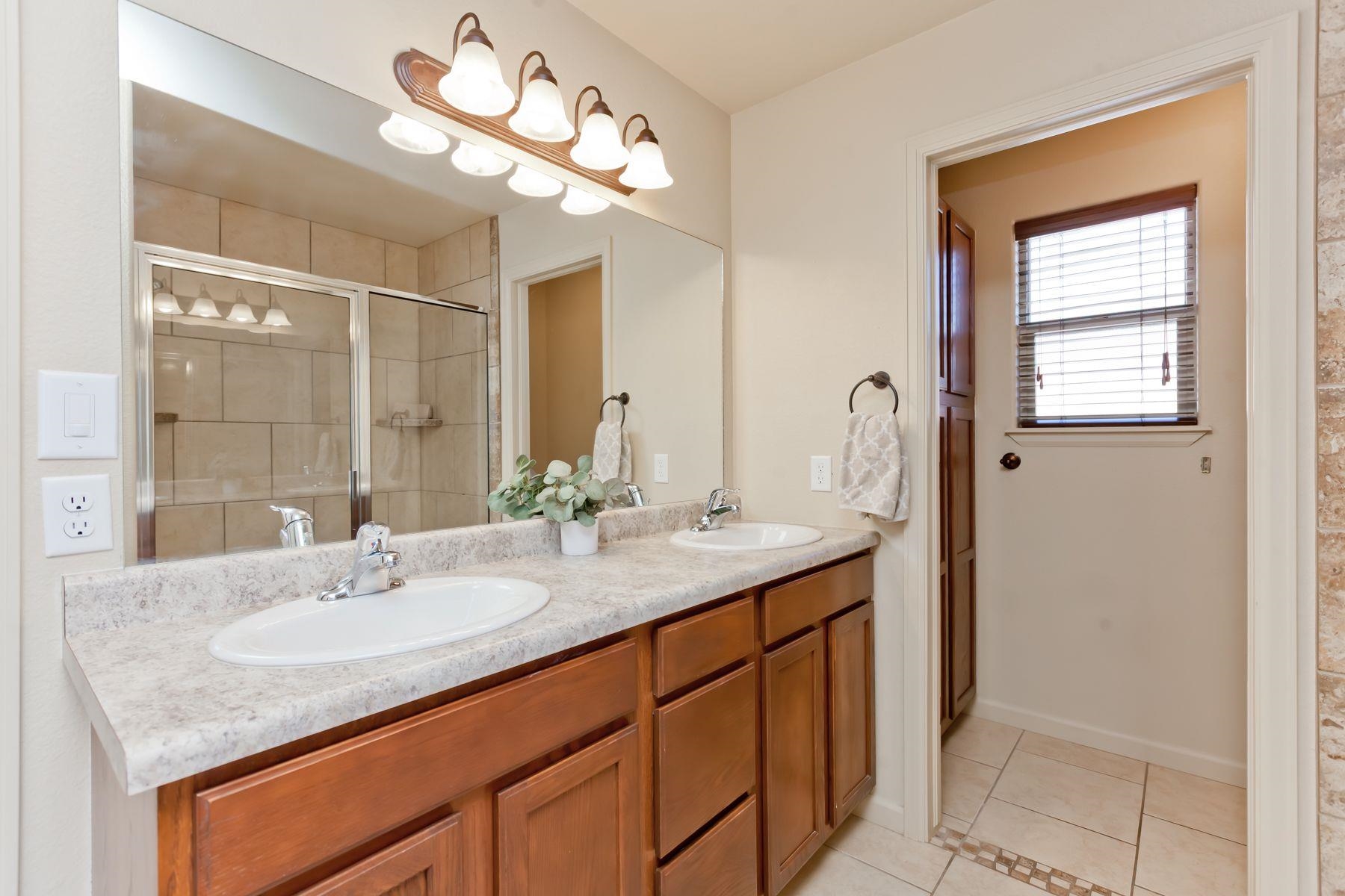 458 1/2 Davis Road Property Photo 18