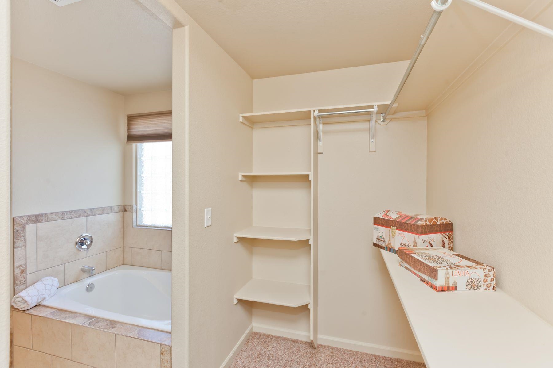 458 1/2 Davis Road Property Photo 20