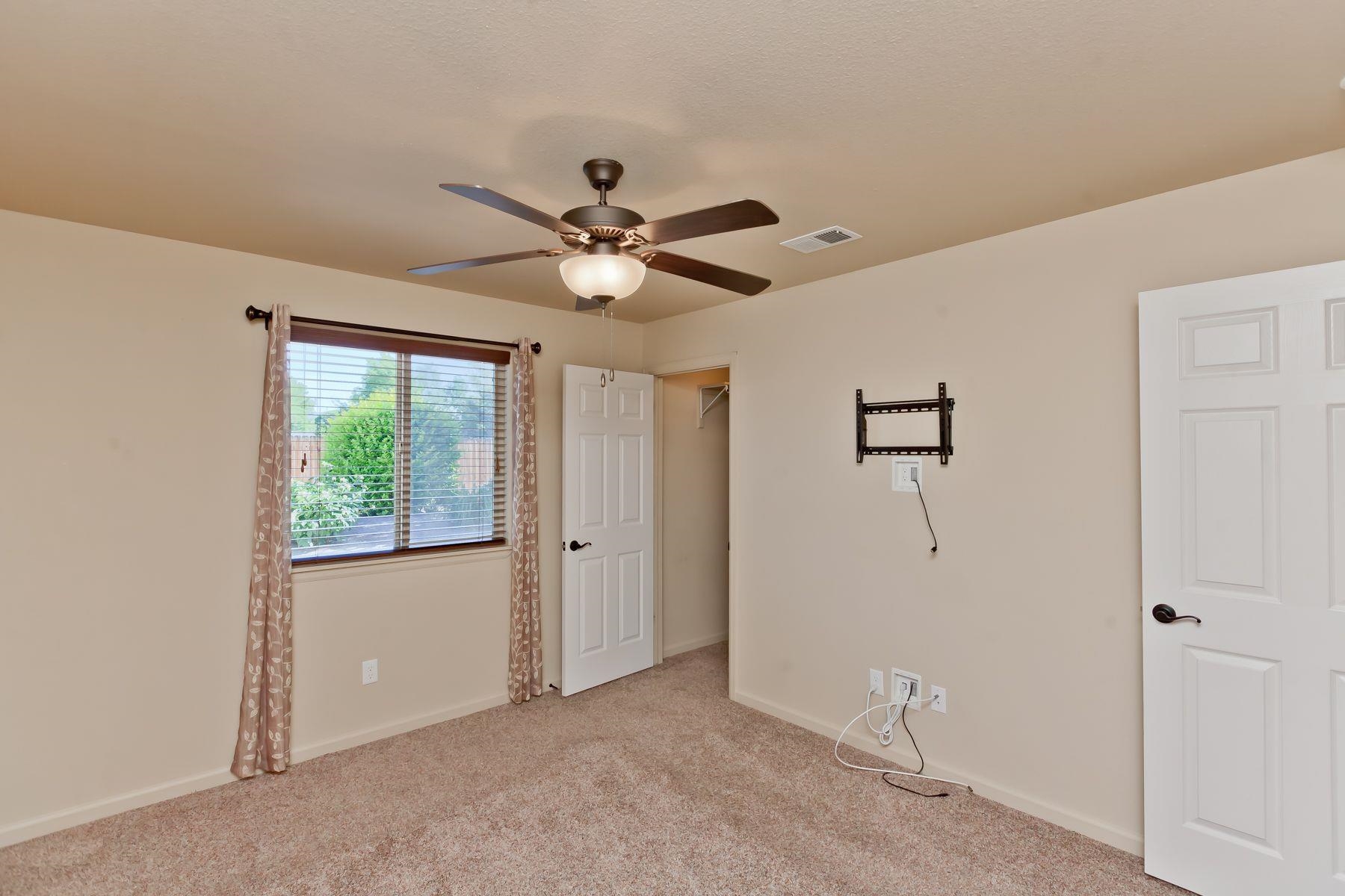 458 1/2 Davis Road Property Photo 21