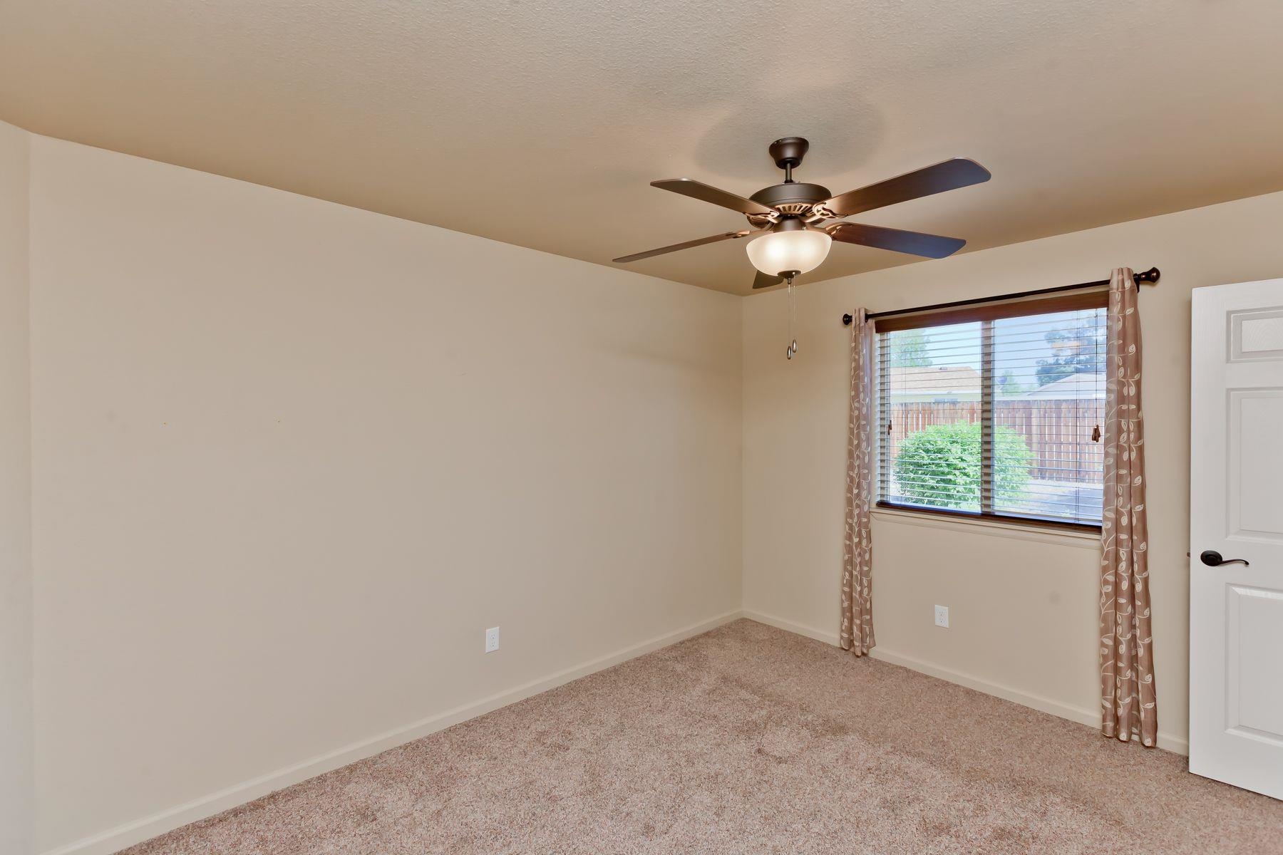 458 1/2 Davis Road Property Photo 22