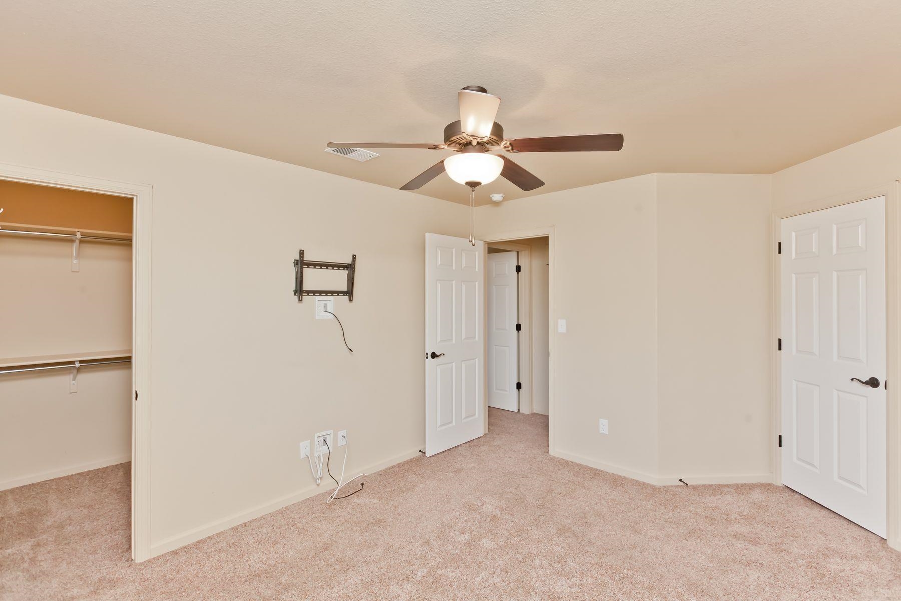 458 1/2 Davis Road Property Photo 23