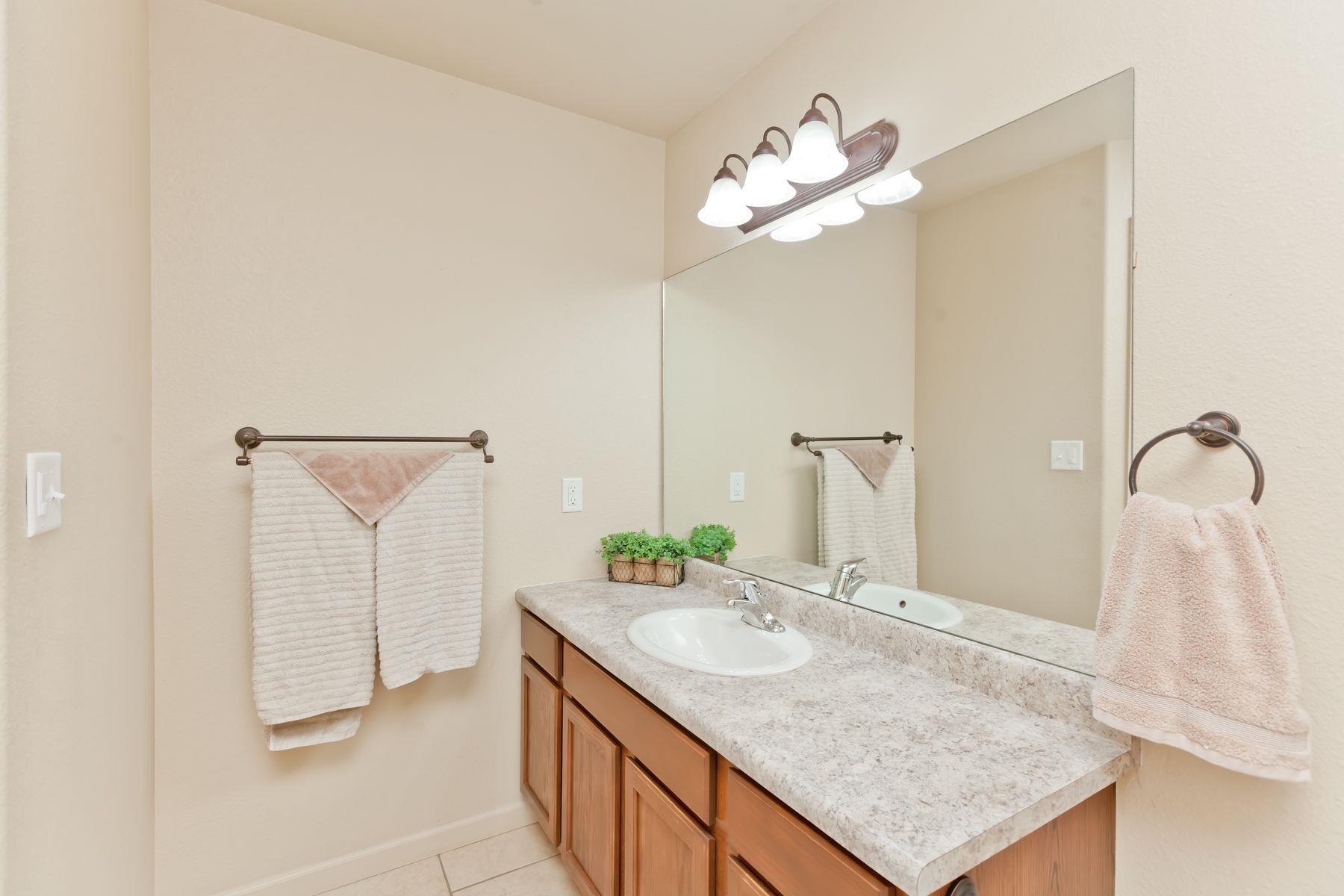 458 1/2 Davis Road Property Photo 24