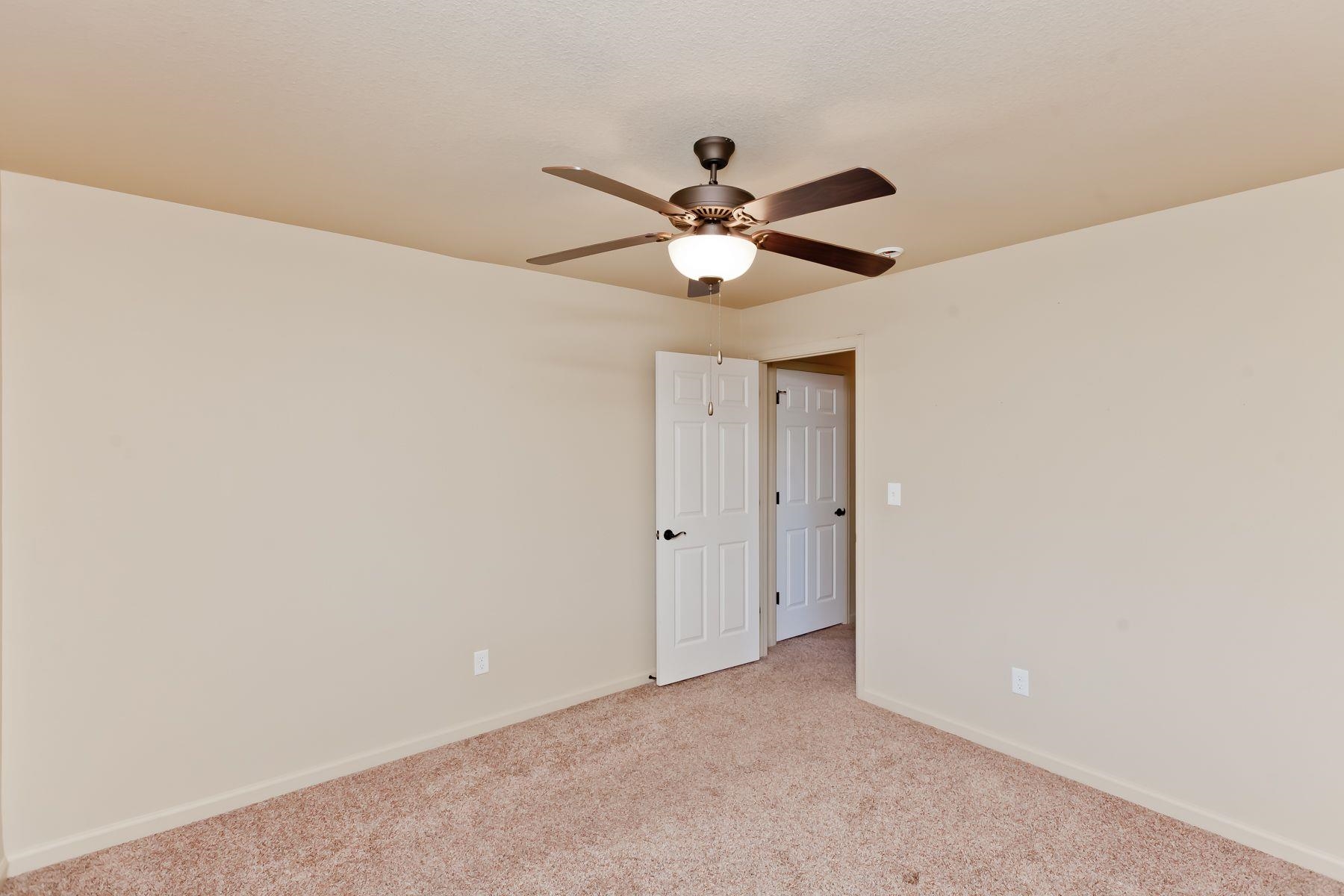 458 1/2 Davis Road Property Photo 28