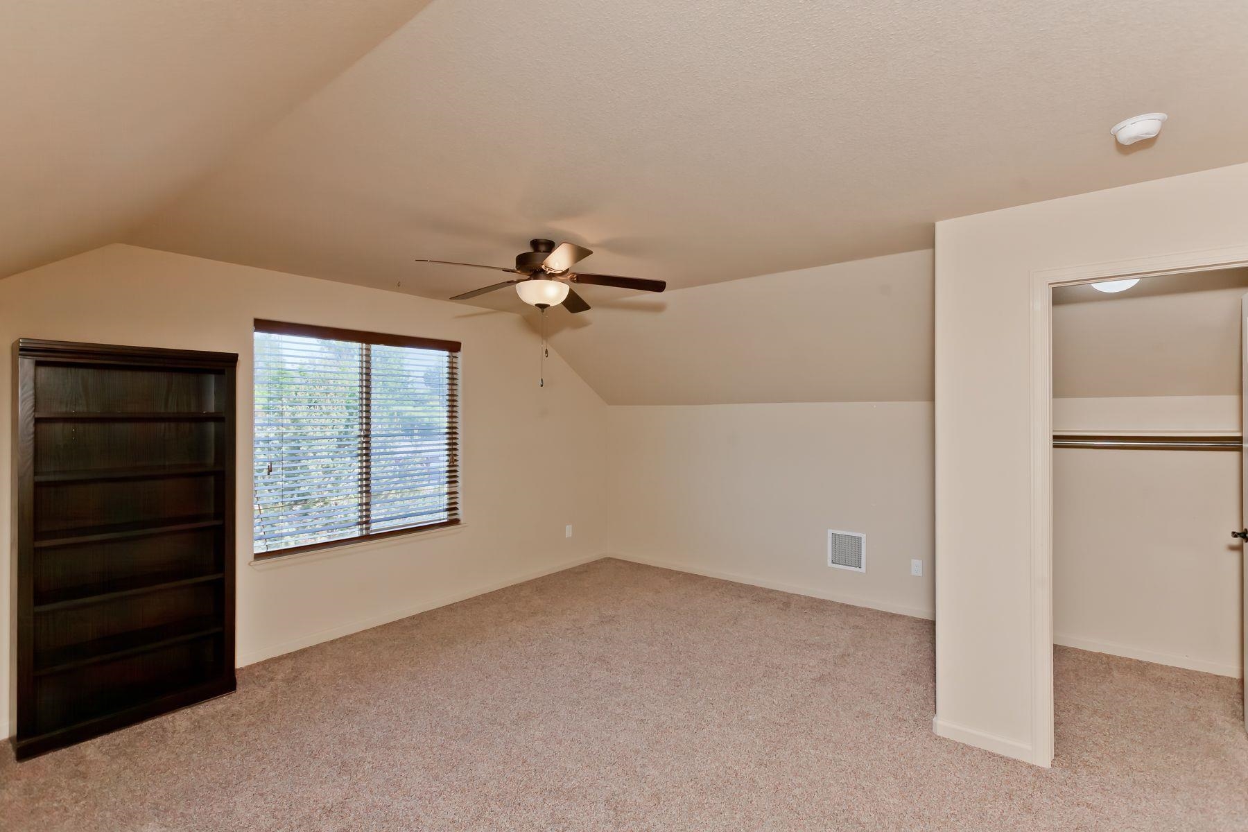 458 1/2 Davis Road Property Photo 29