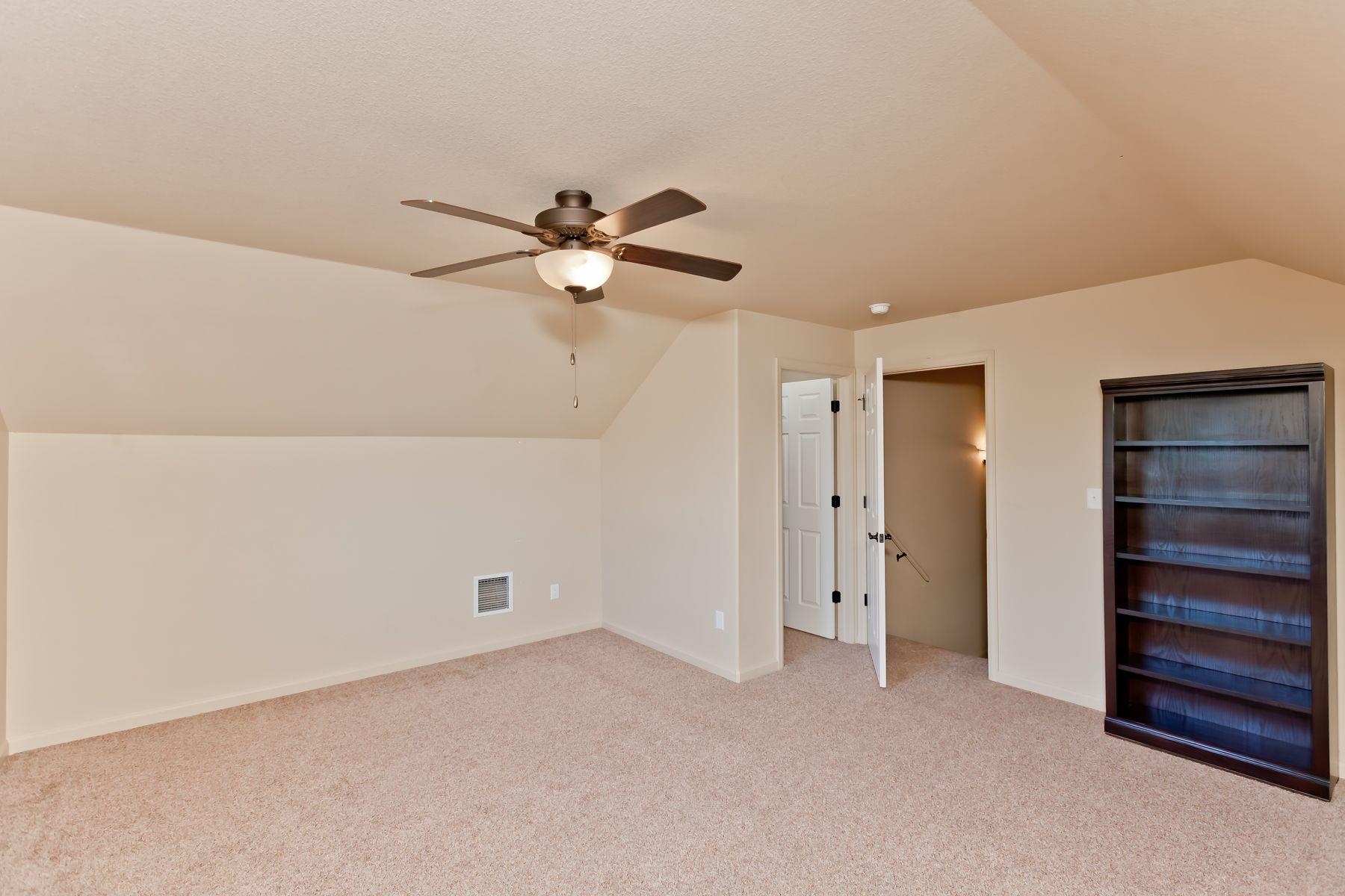 458 1/2 Davis Road Property Photo 30