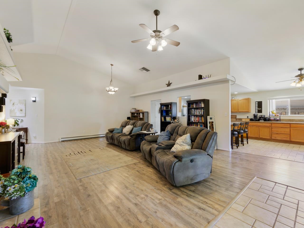 219 Mansfield Court Property Photo 6