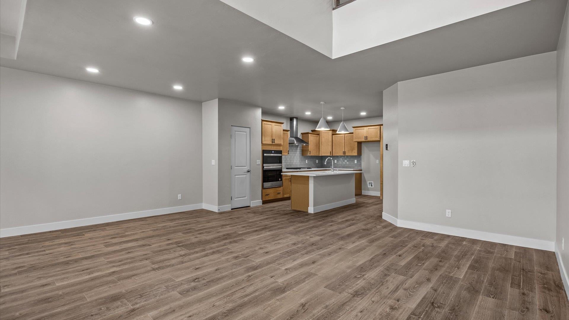 392 W Ridges Boulevard Property Photo 8