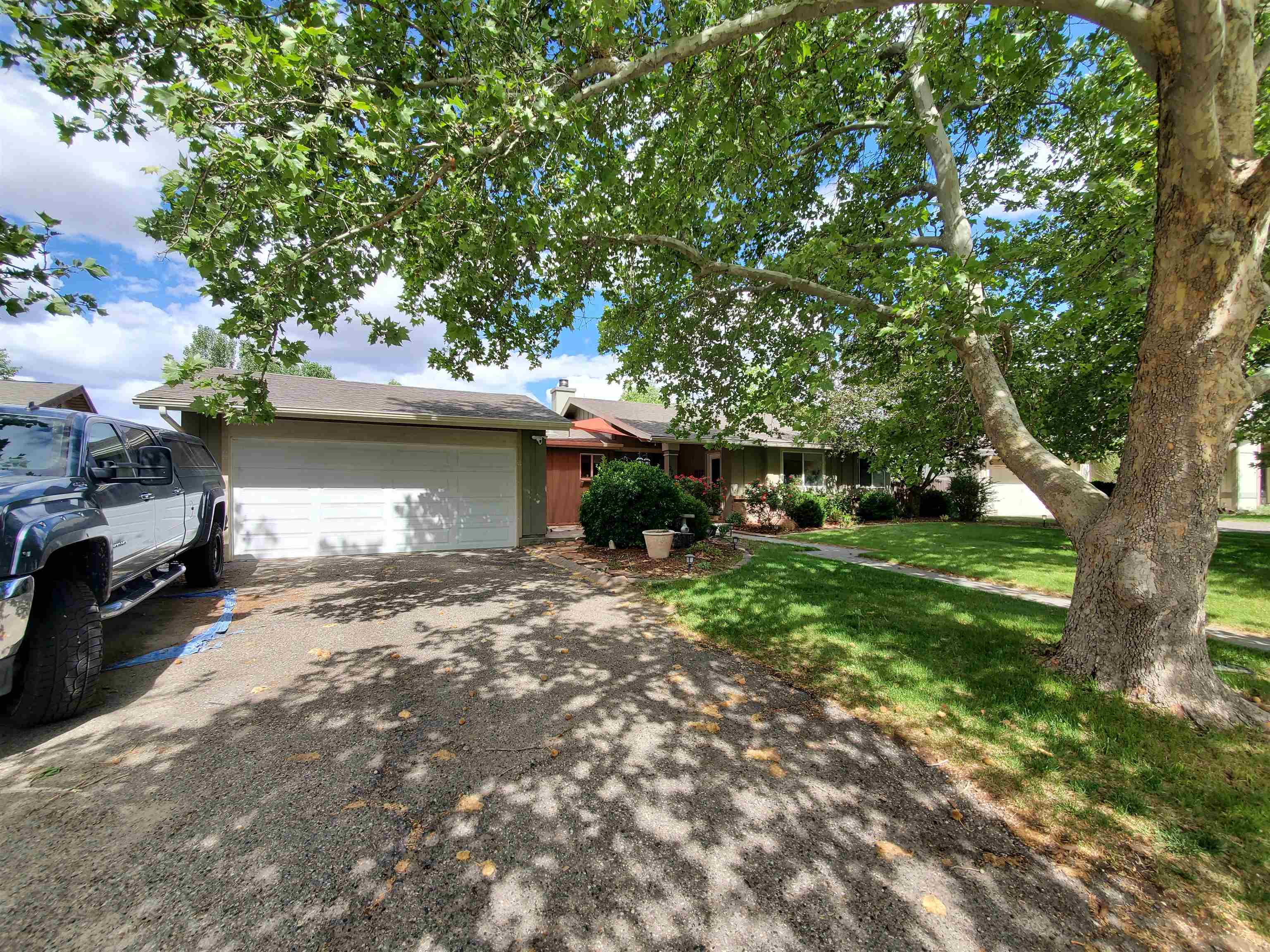 2742 Spring Valley Circle Property Photo 1