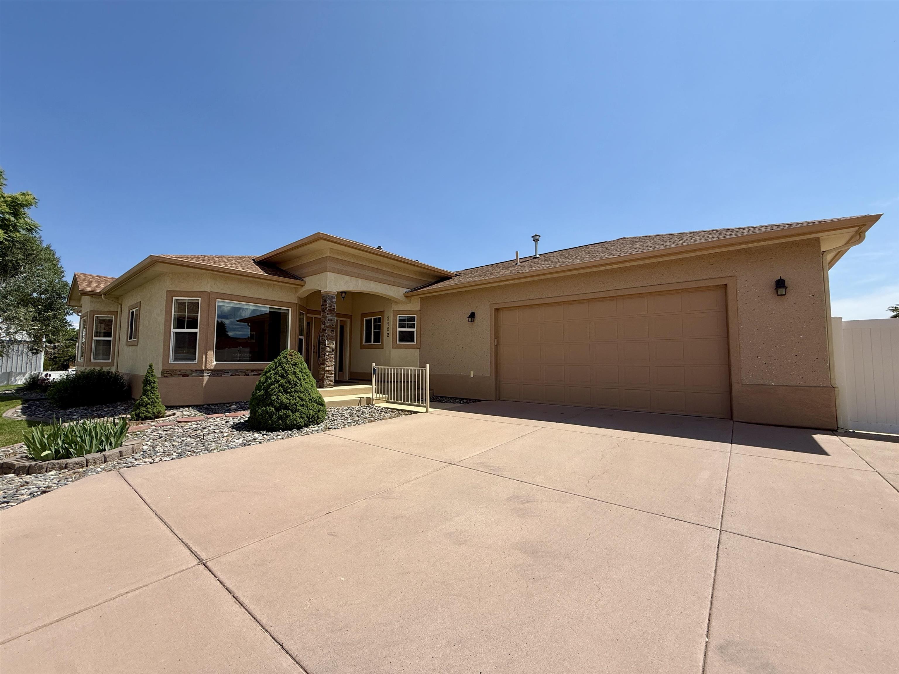 2102 Vivian Court