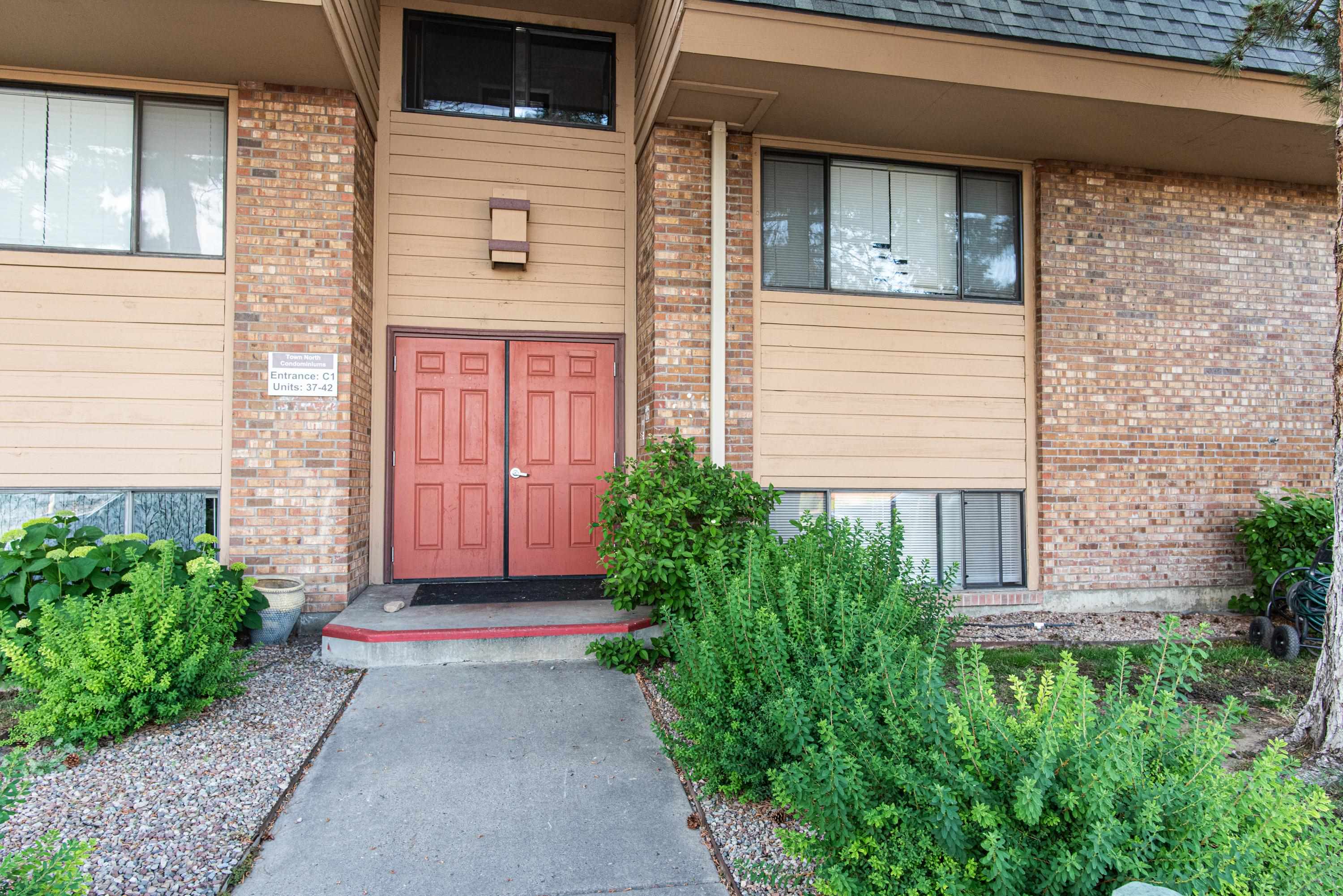 1140 Walnut Avenue Property Photo 1