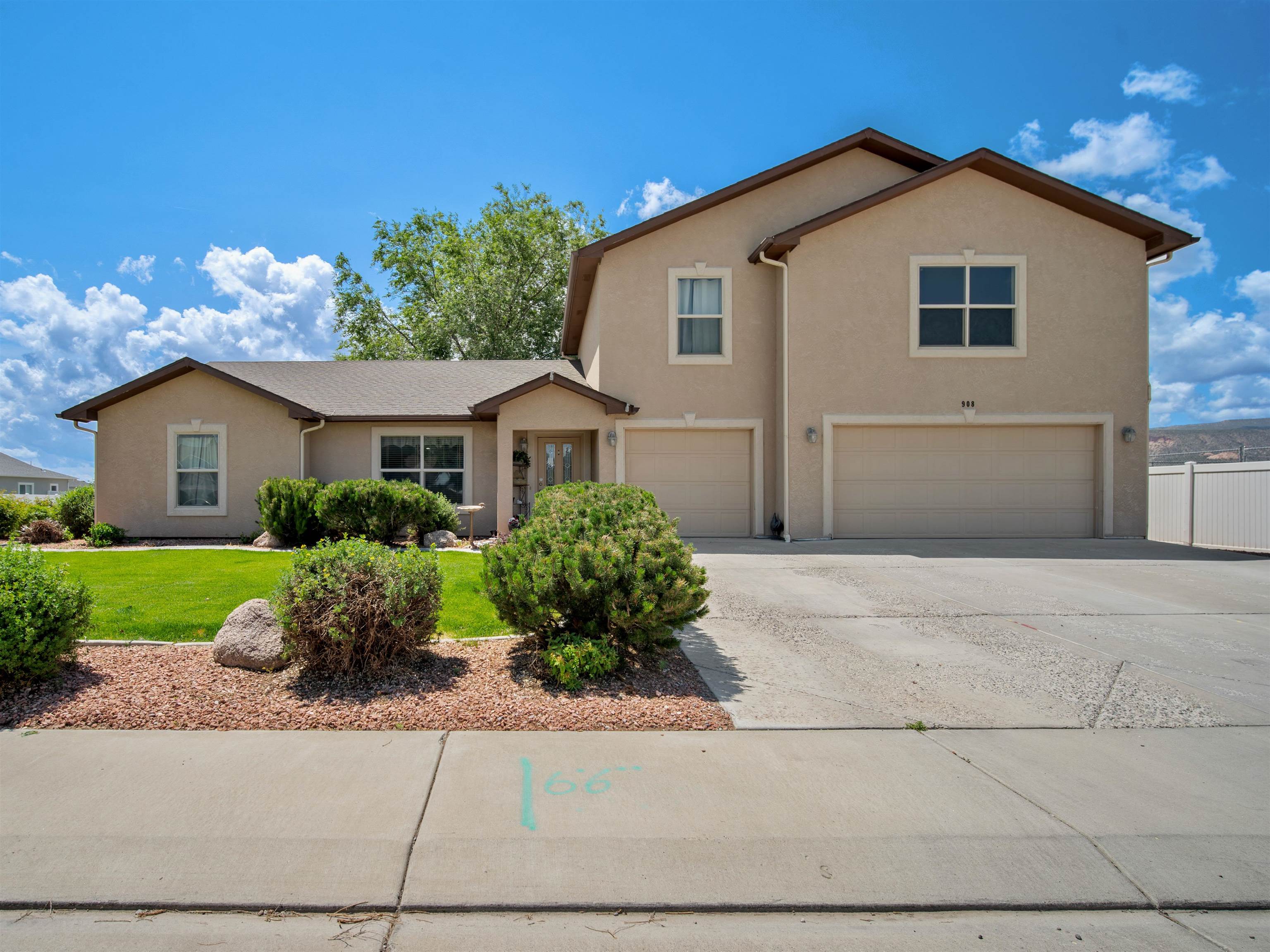 908 Kaley Street Property Photo 1