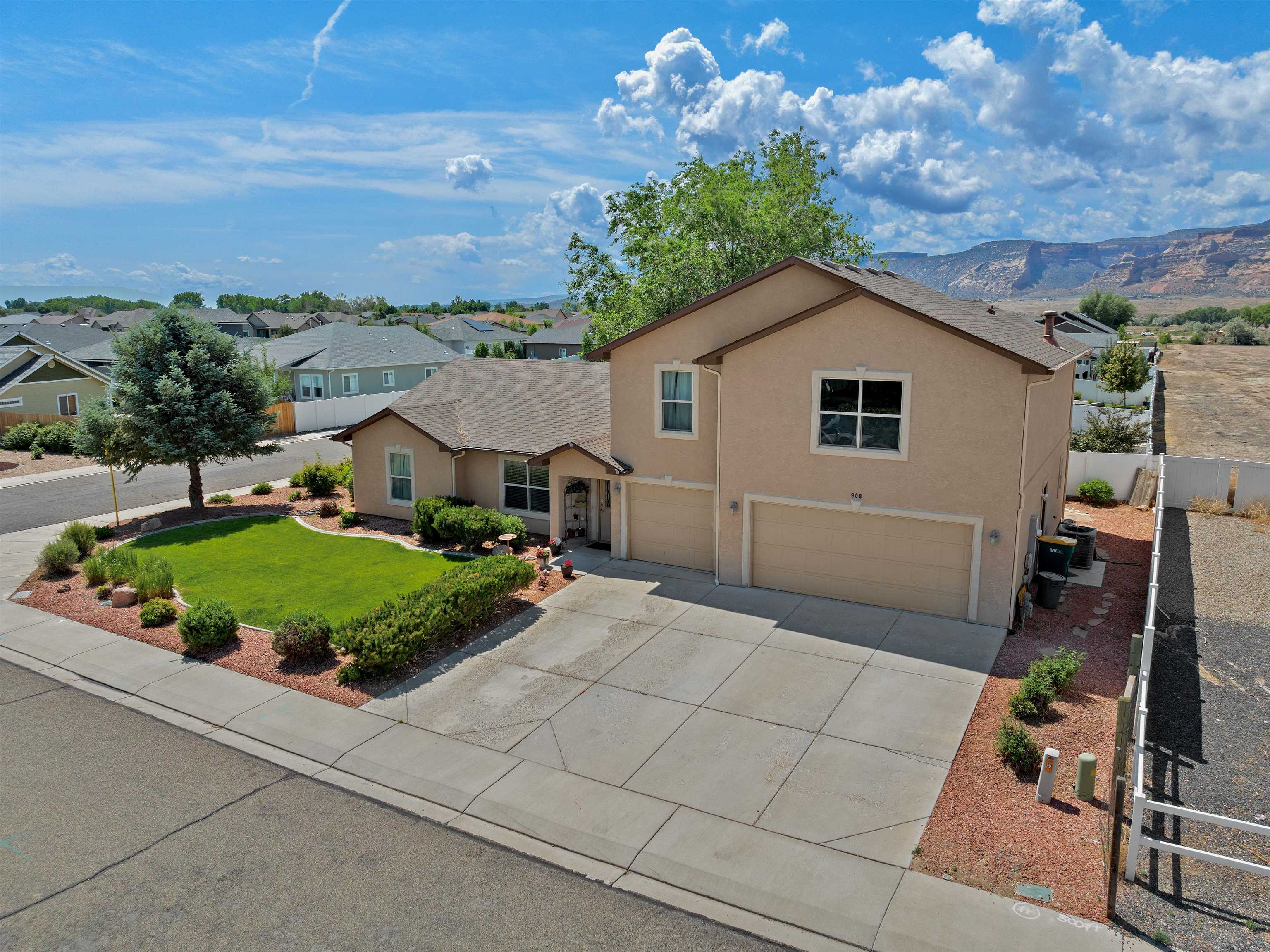 908 Kaley Street Property Photo 4
