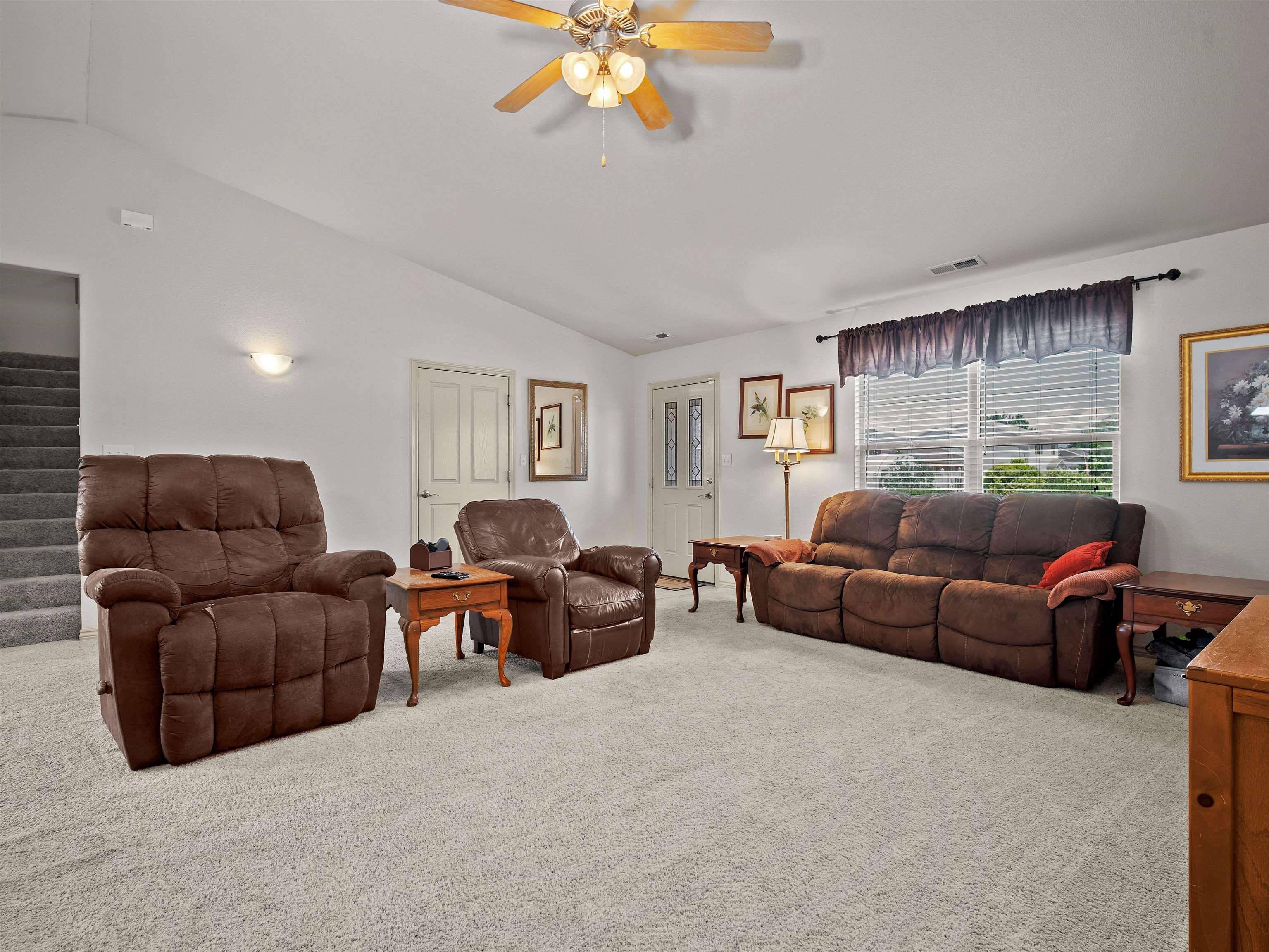 908 Kaley Street Property Photo 5