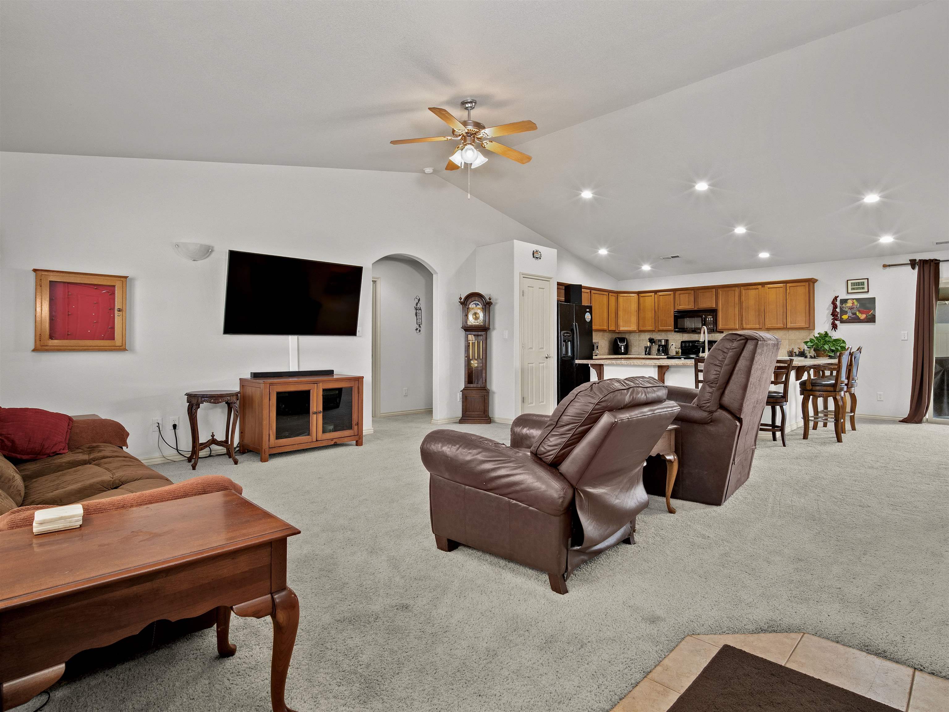 908 Kaley Street Property Photo 6