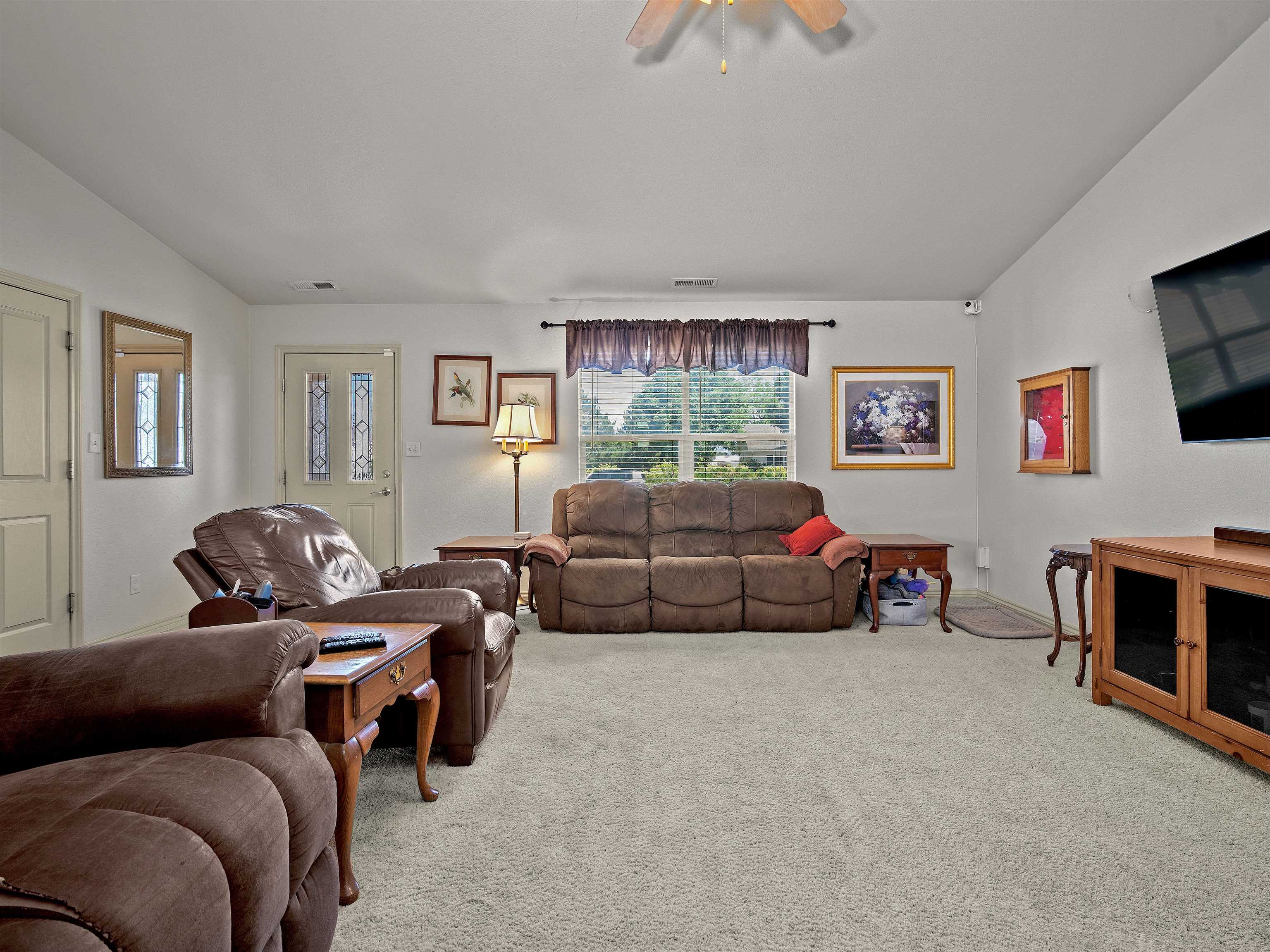 908 Kaley Street Property Photo 8