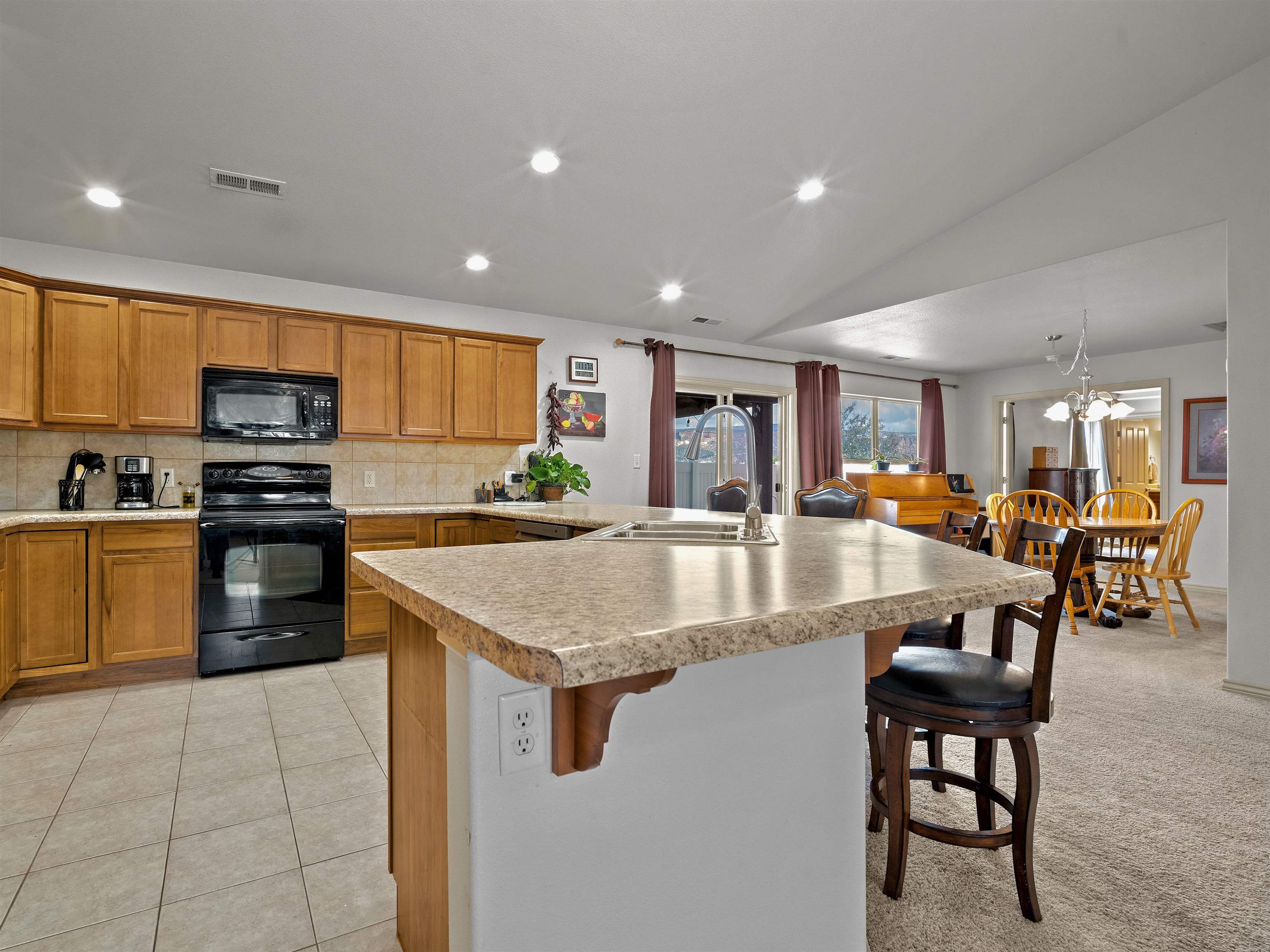 908 Kaley Street Property Photo 10