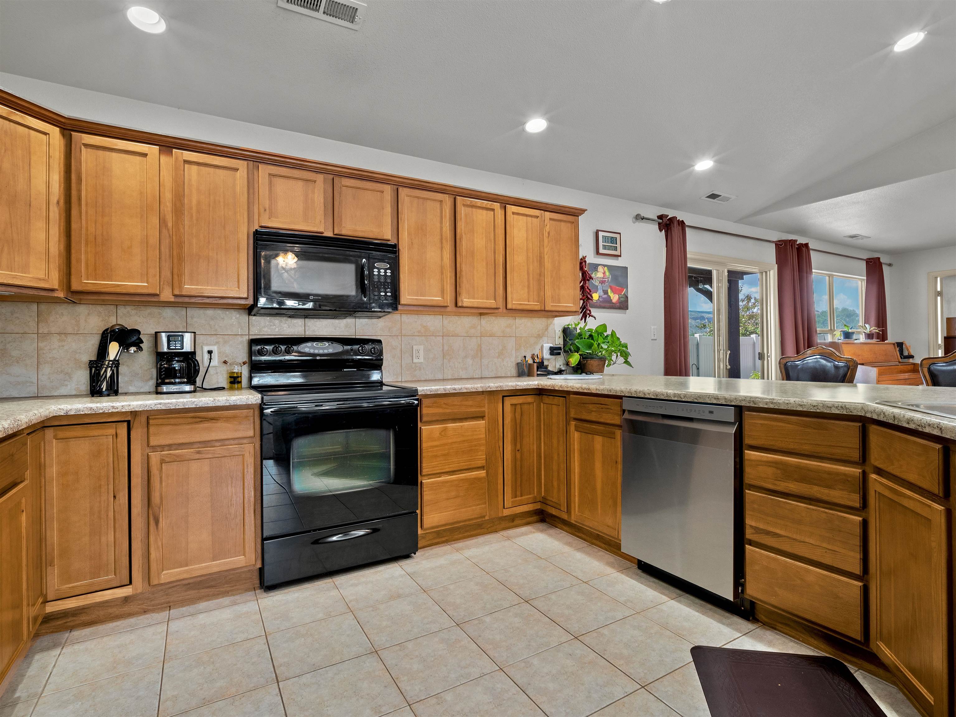 908 Kaley Street Property Photo 12