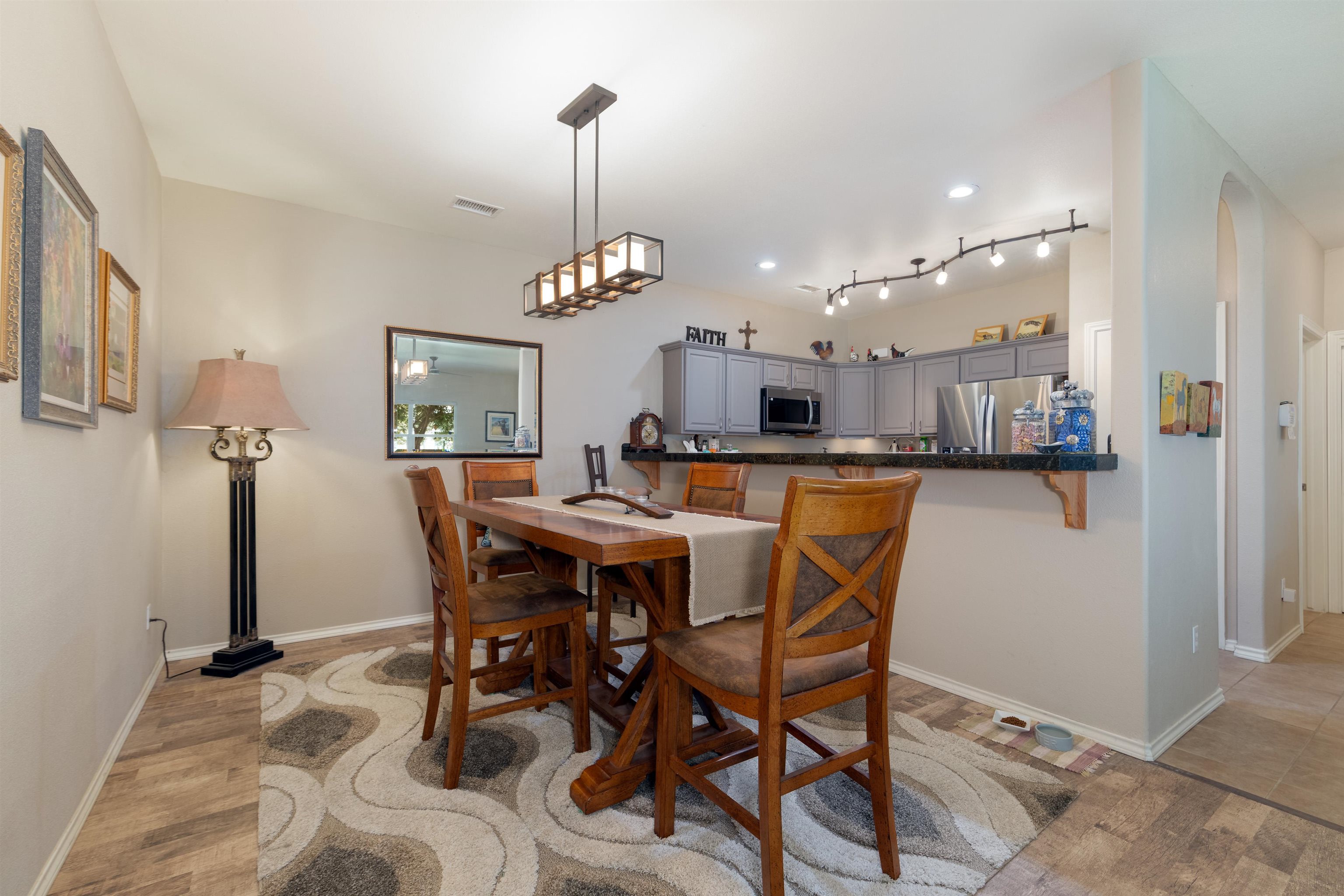 578 1/2 Willoughby Street Property Photo 6