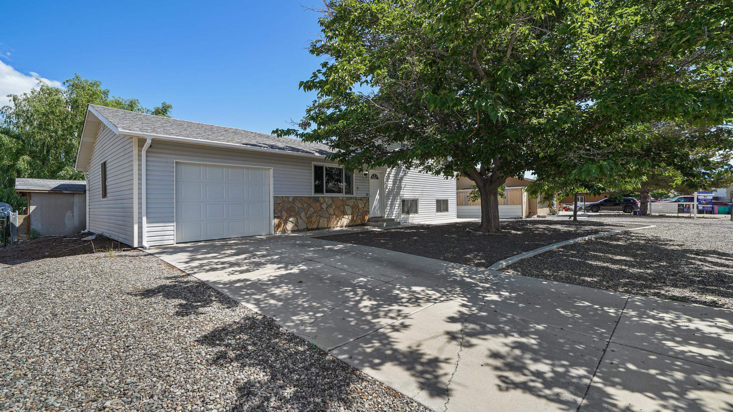 3174 William Drive Property Photo 1