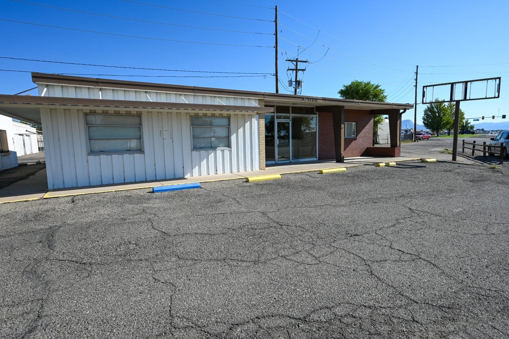 1700 I-70 Business Loop Property Photo 1