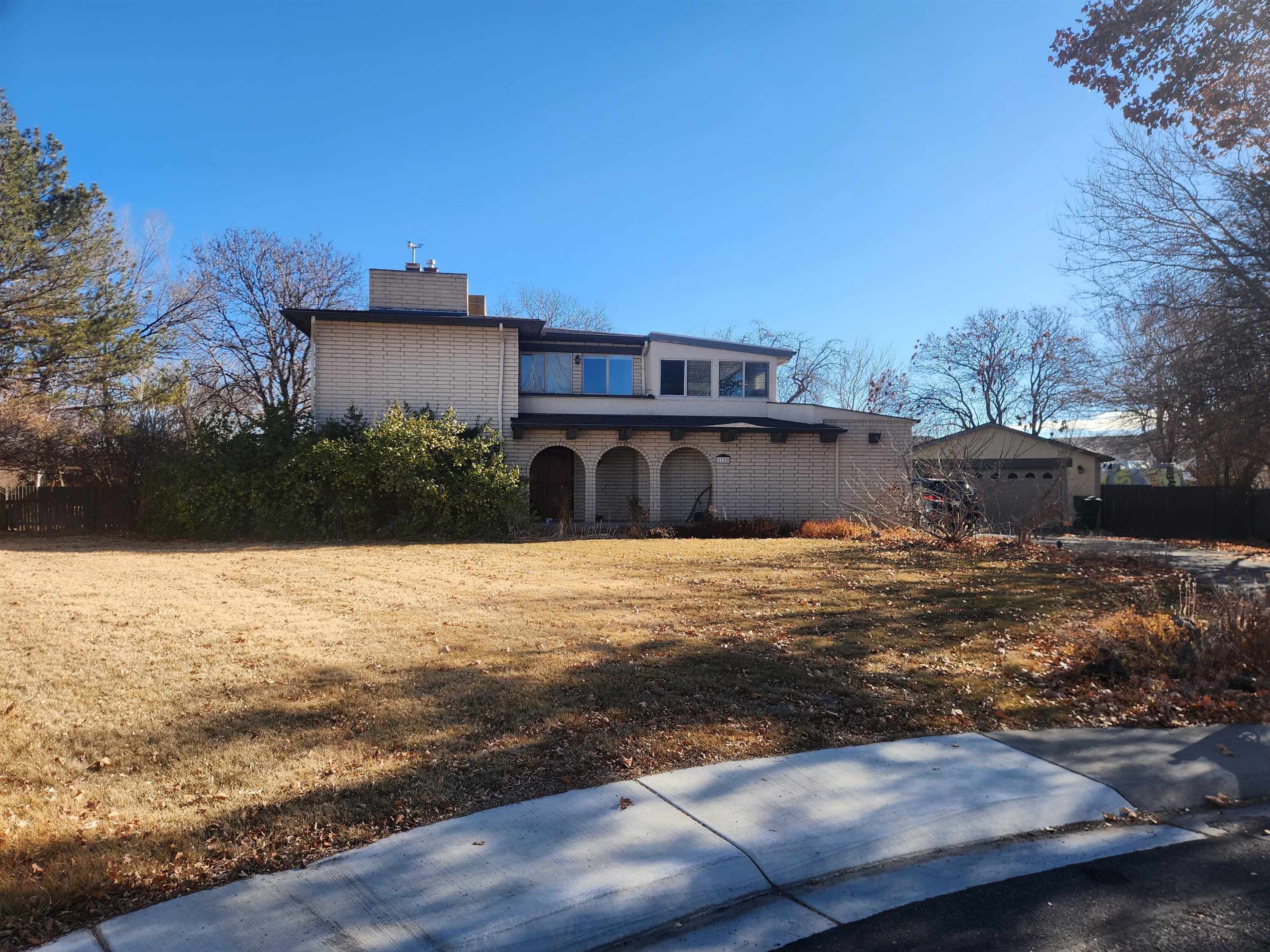 2720 N 8th Court Property Photo 1