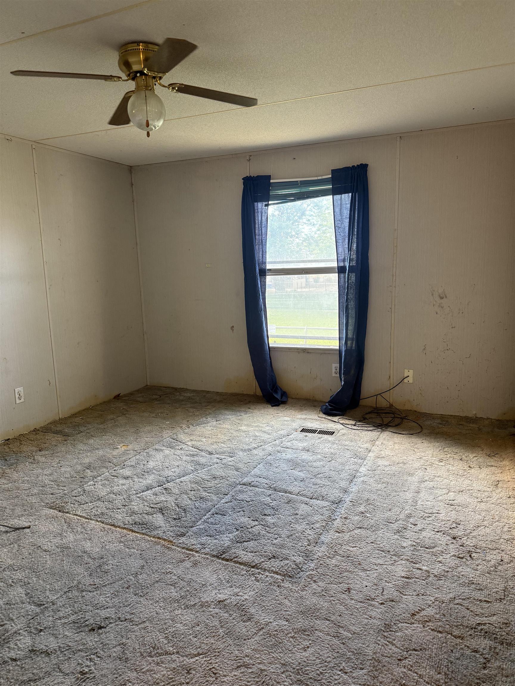 2990 1/2 Globe Willow Avenue Property Photo 9