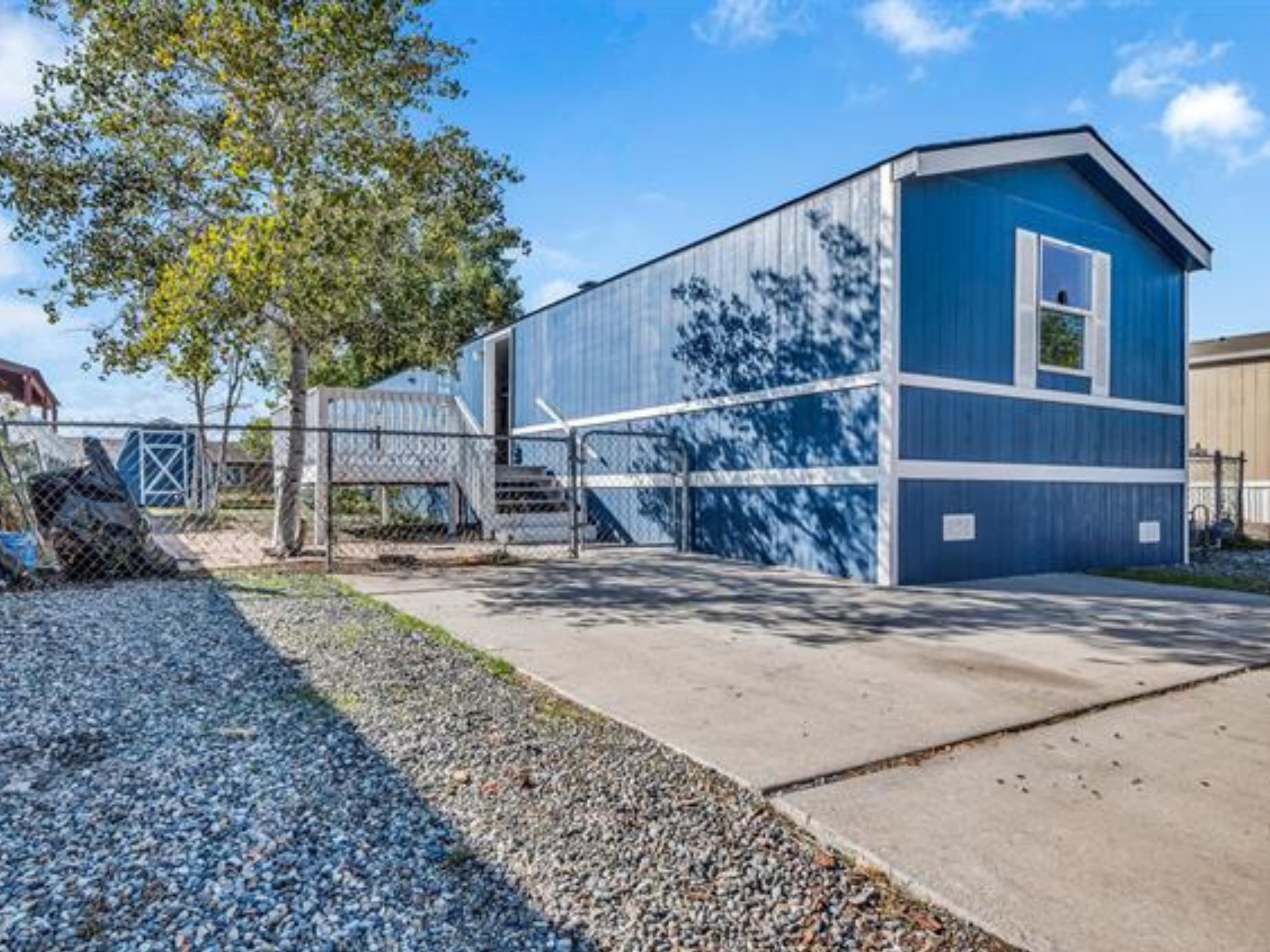 2979 Yew Leaf Willow Avenue Property Photo 1