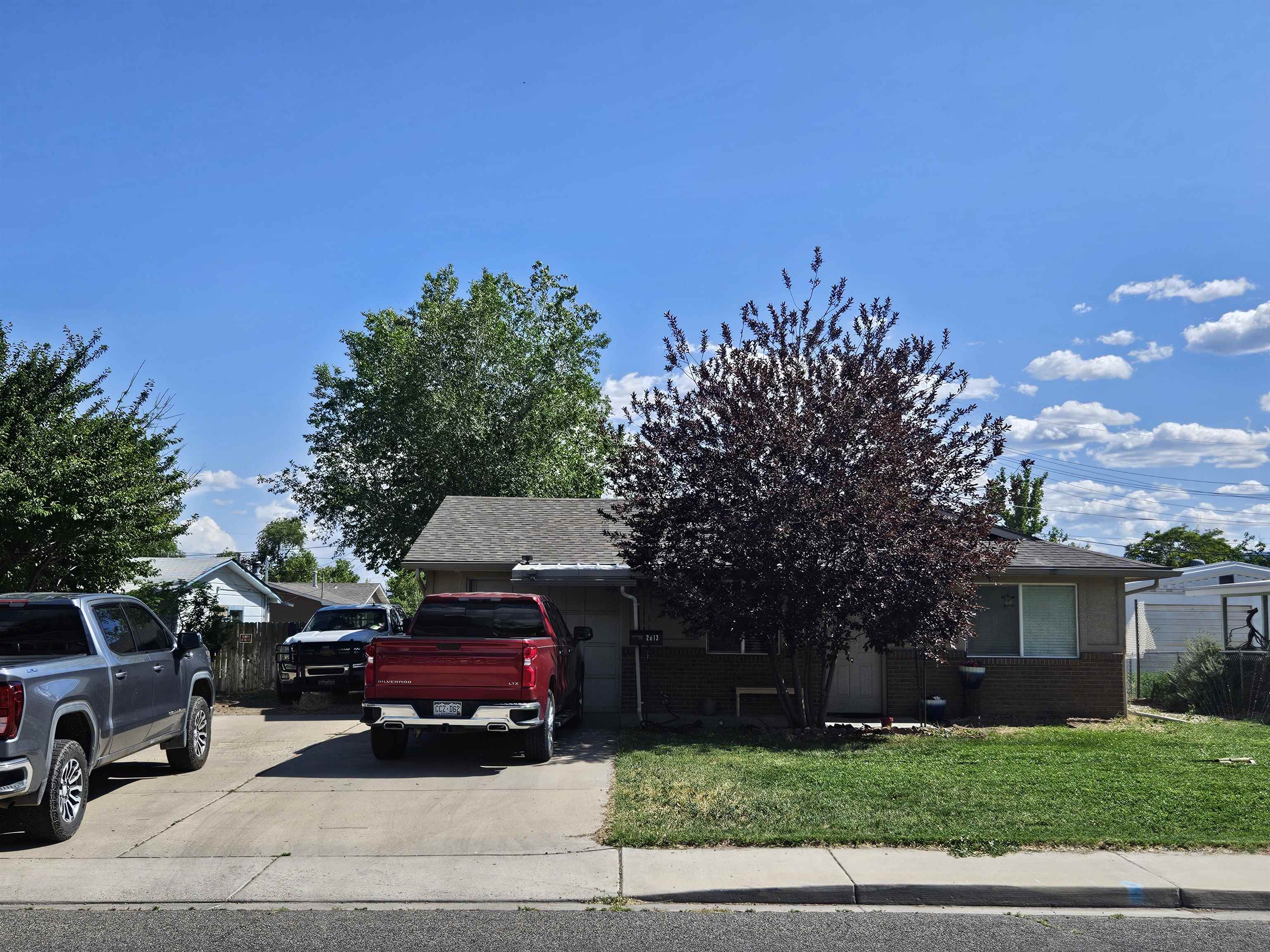2613 Elm Avenue Property Photo 1