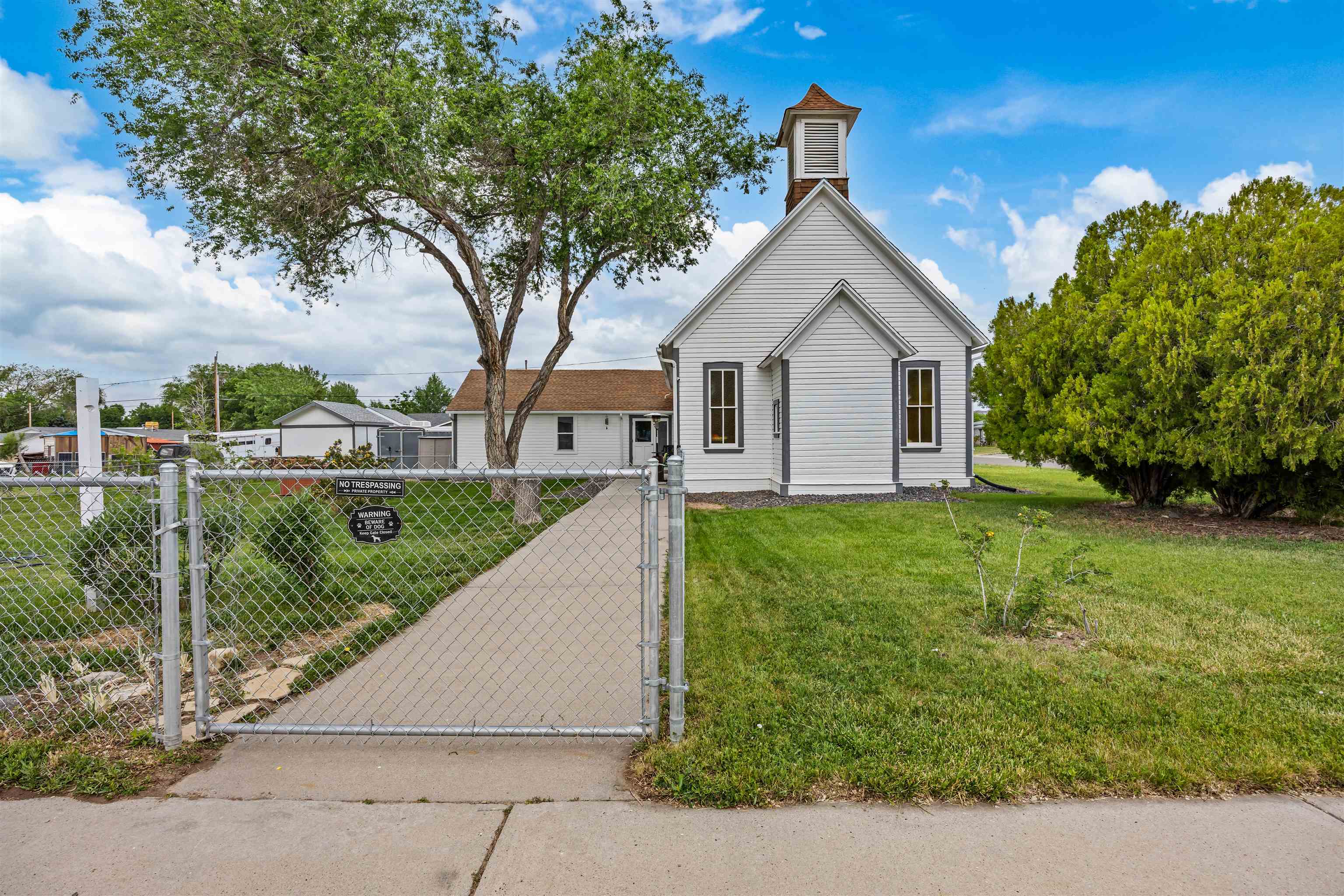 581 Denver Avenue Property Photo 1