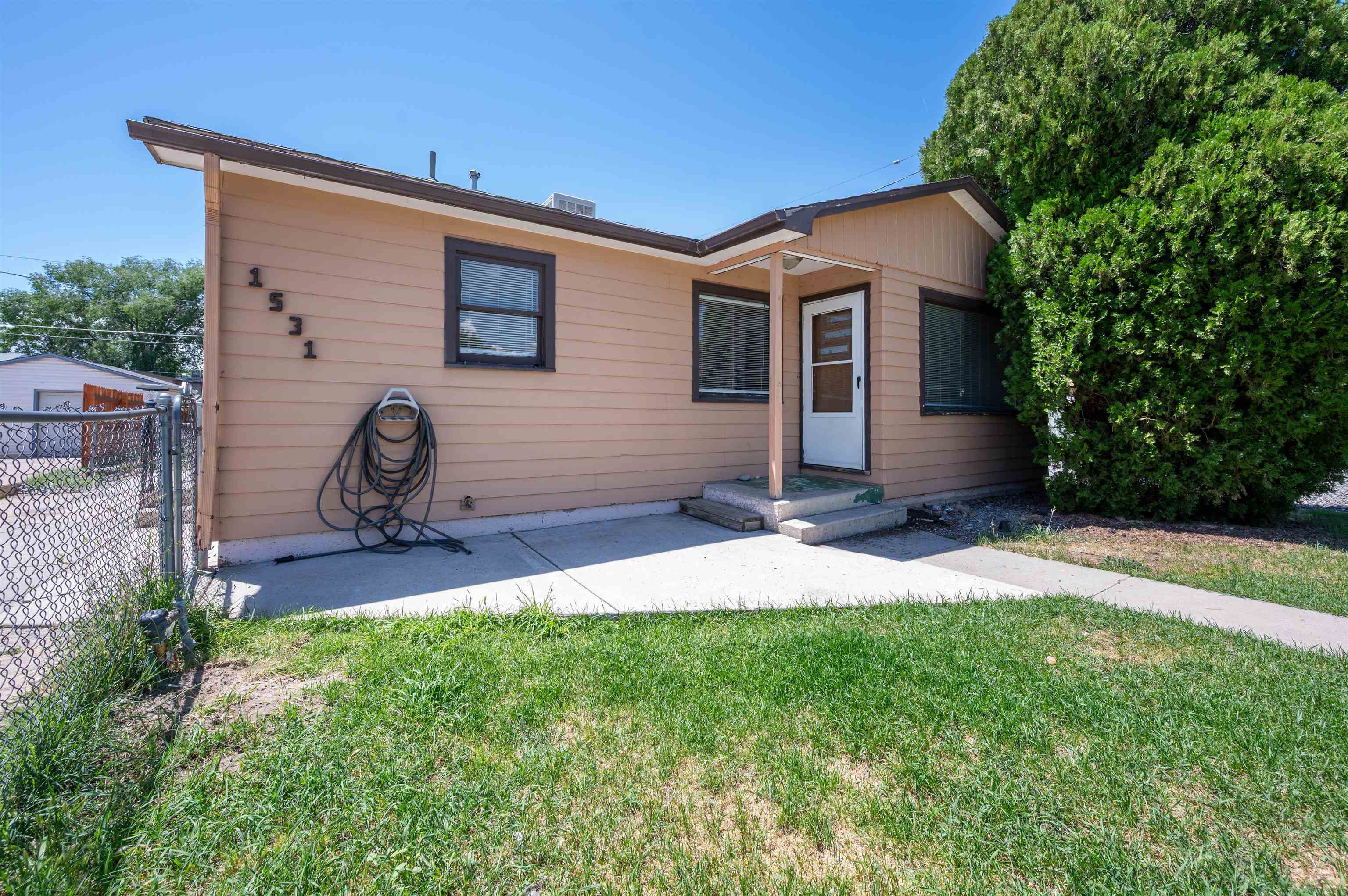 1531 Elm Avenue Property Photo 1