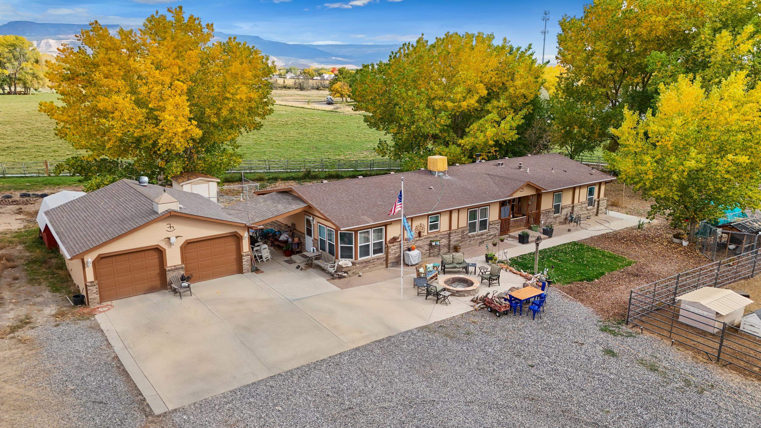 694 29 1/2 Road Property Photo 1