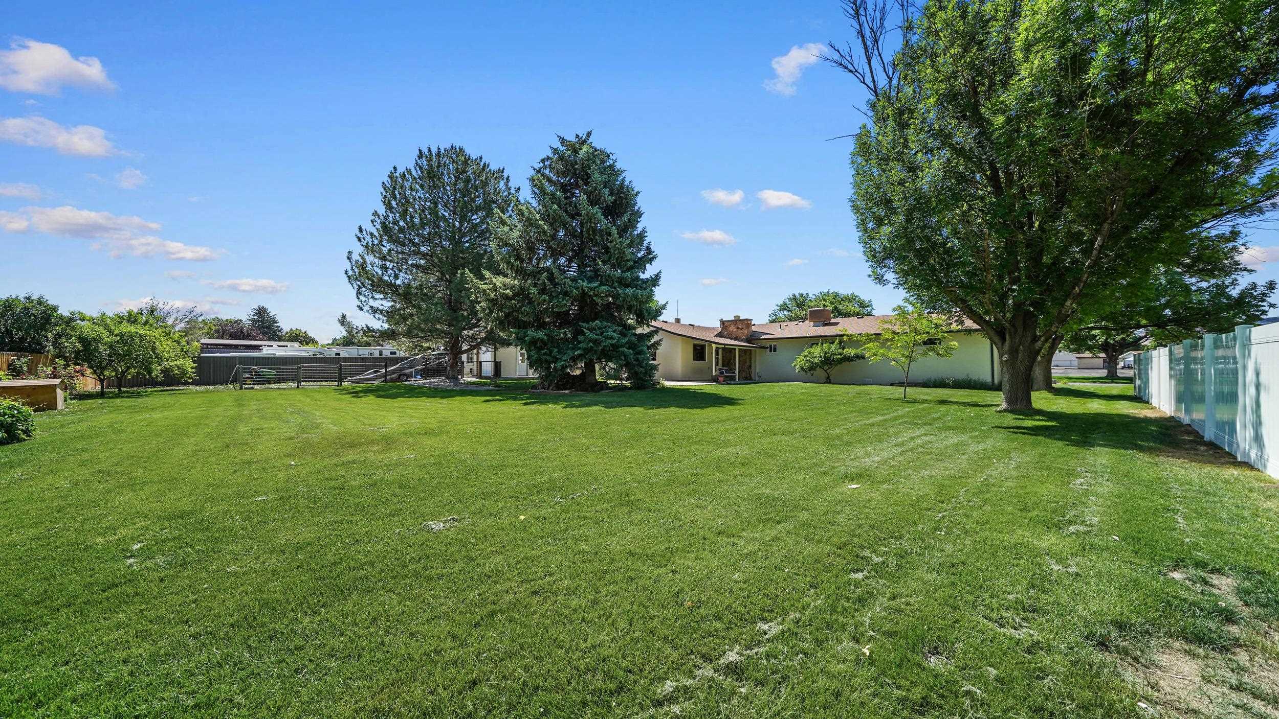 2230 Kingston Road Property Photo 28