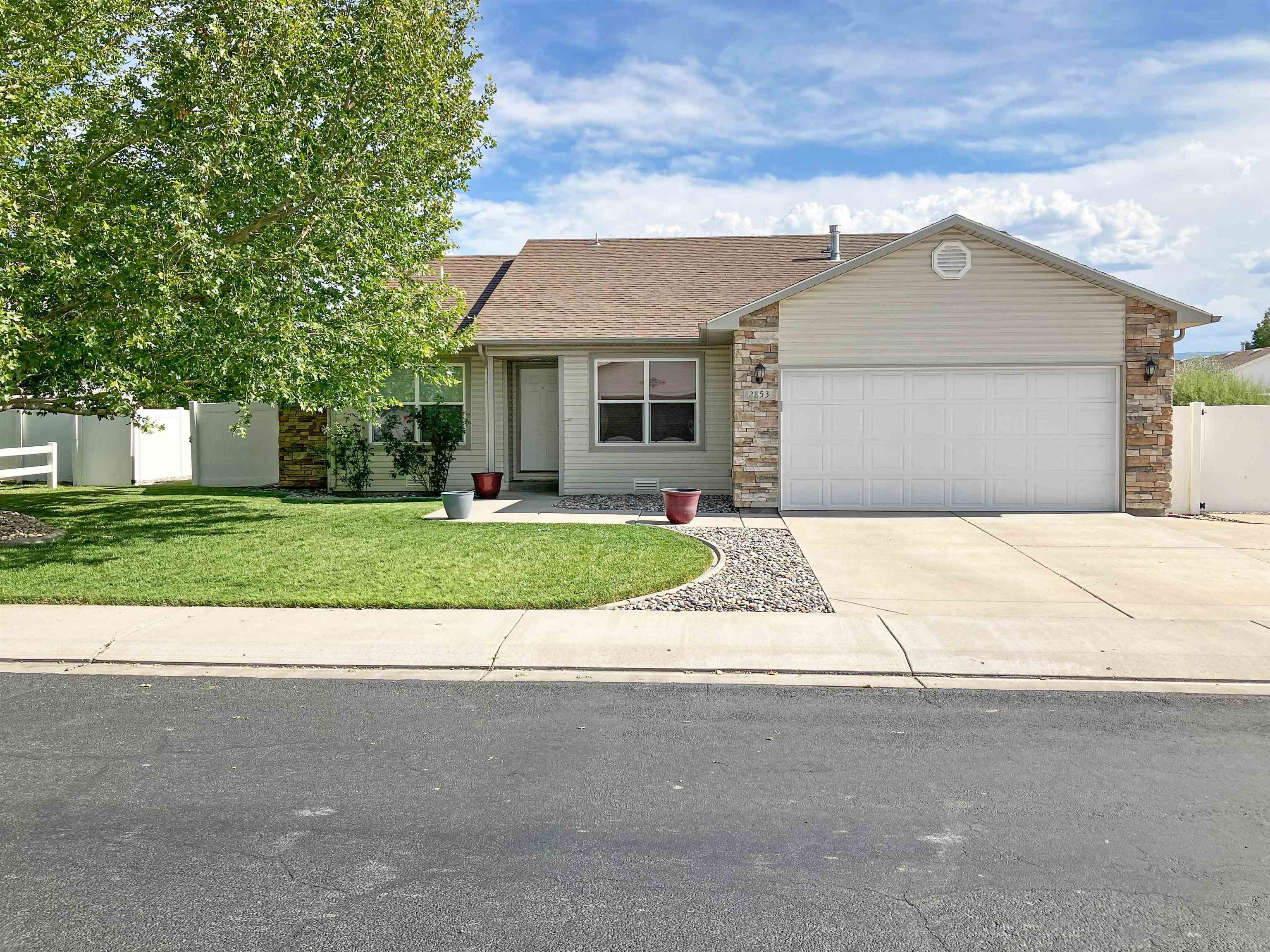2853 Fenel Avenue Property Photo 1