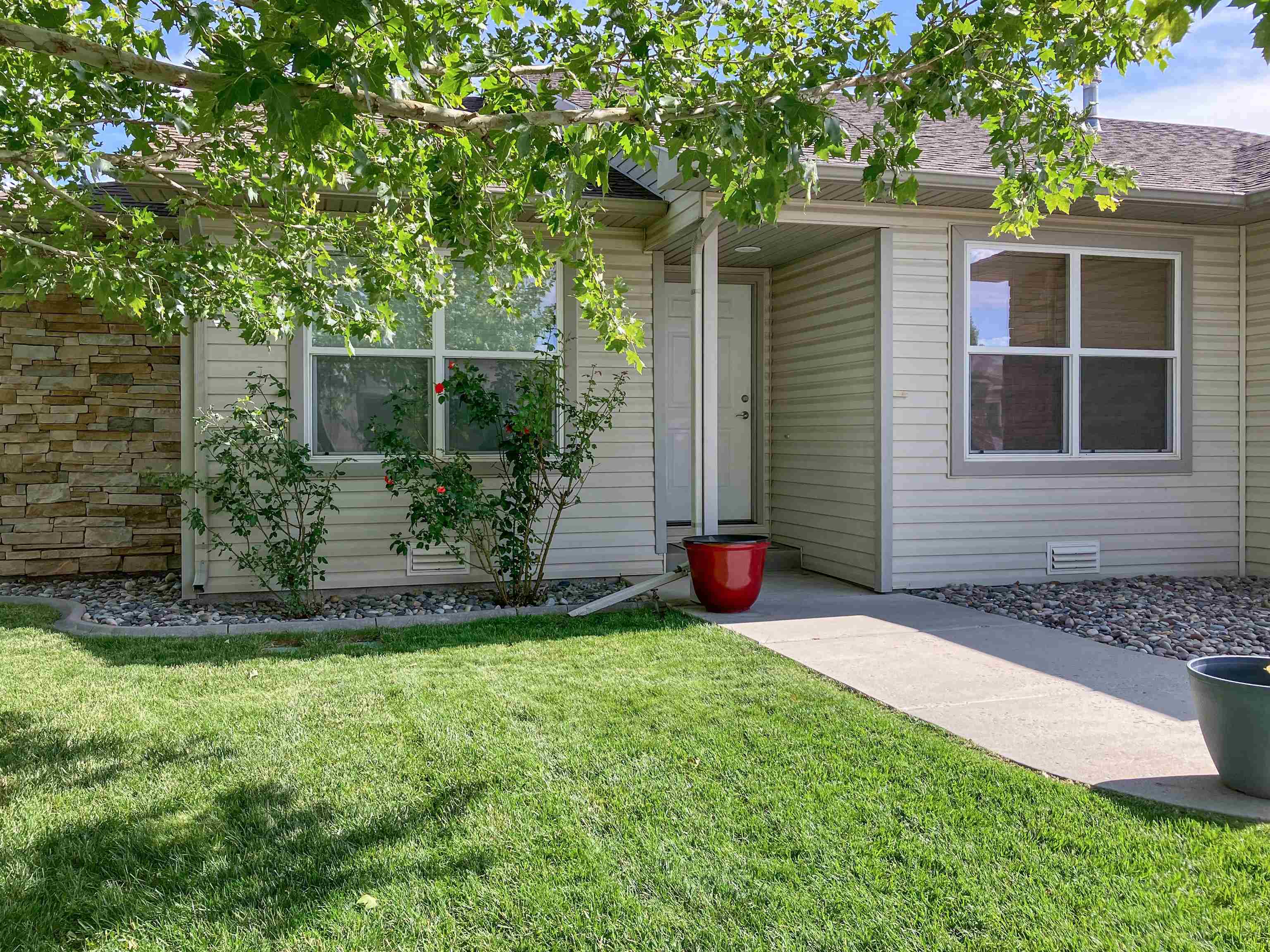 2853 Fenel Avenue Property Photo 2