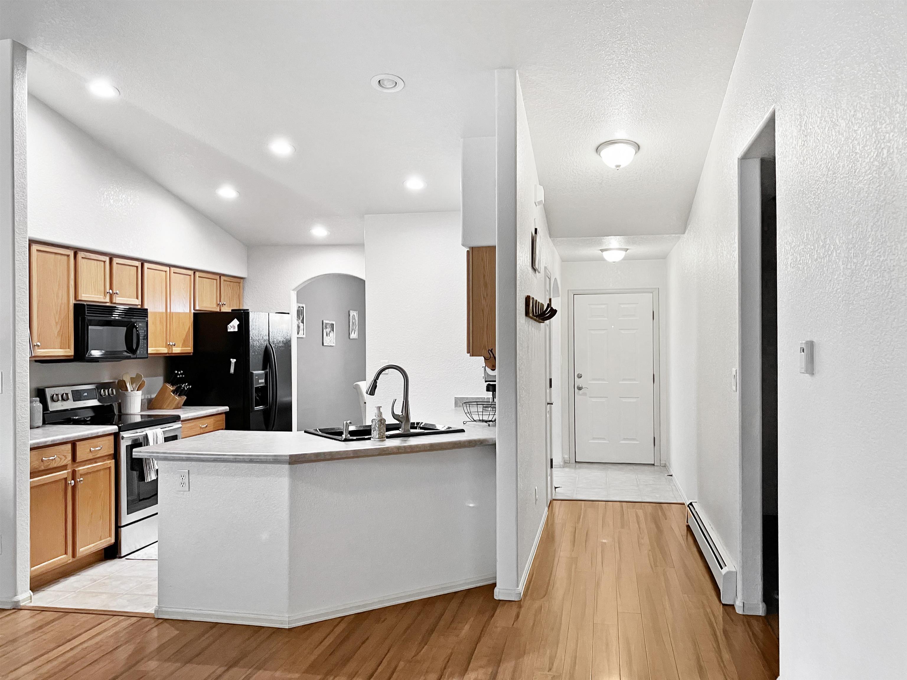 2853 Fenel Avenue Property Photo 4