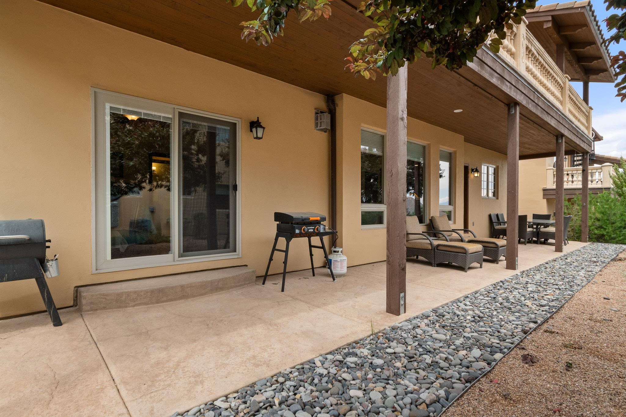 2061 S Broadway Property Photo 24
