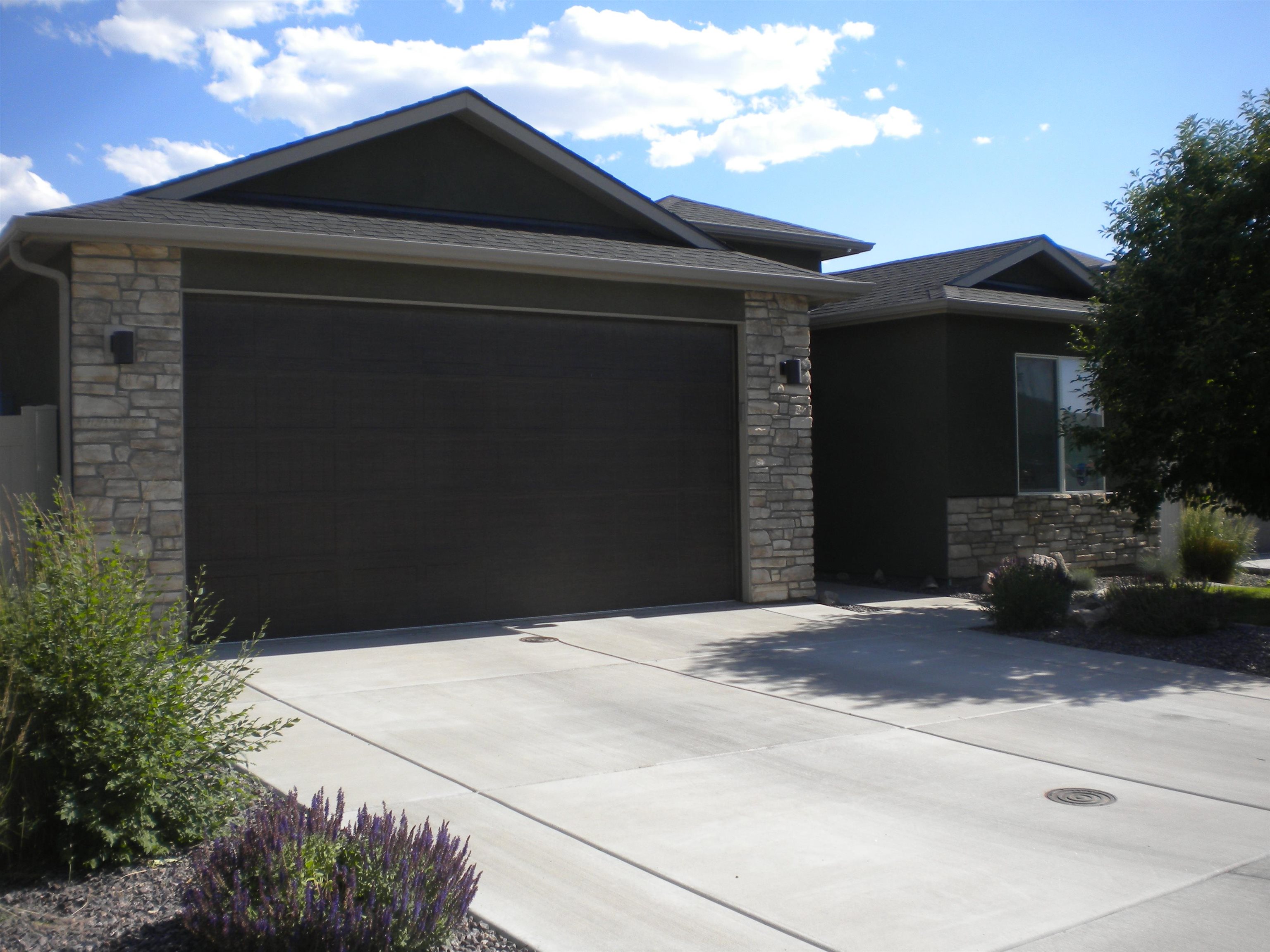 2475 Kerk Avenue Property Photo 1