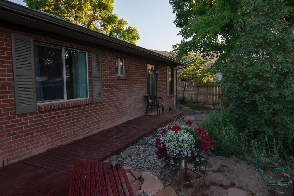 440 Meadows Way Property Photo 28