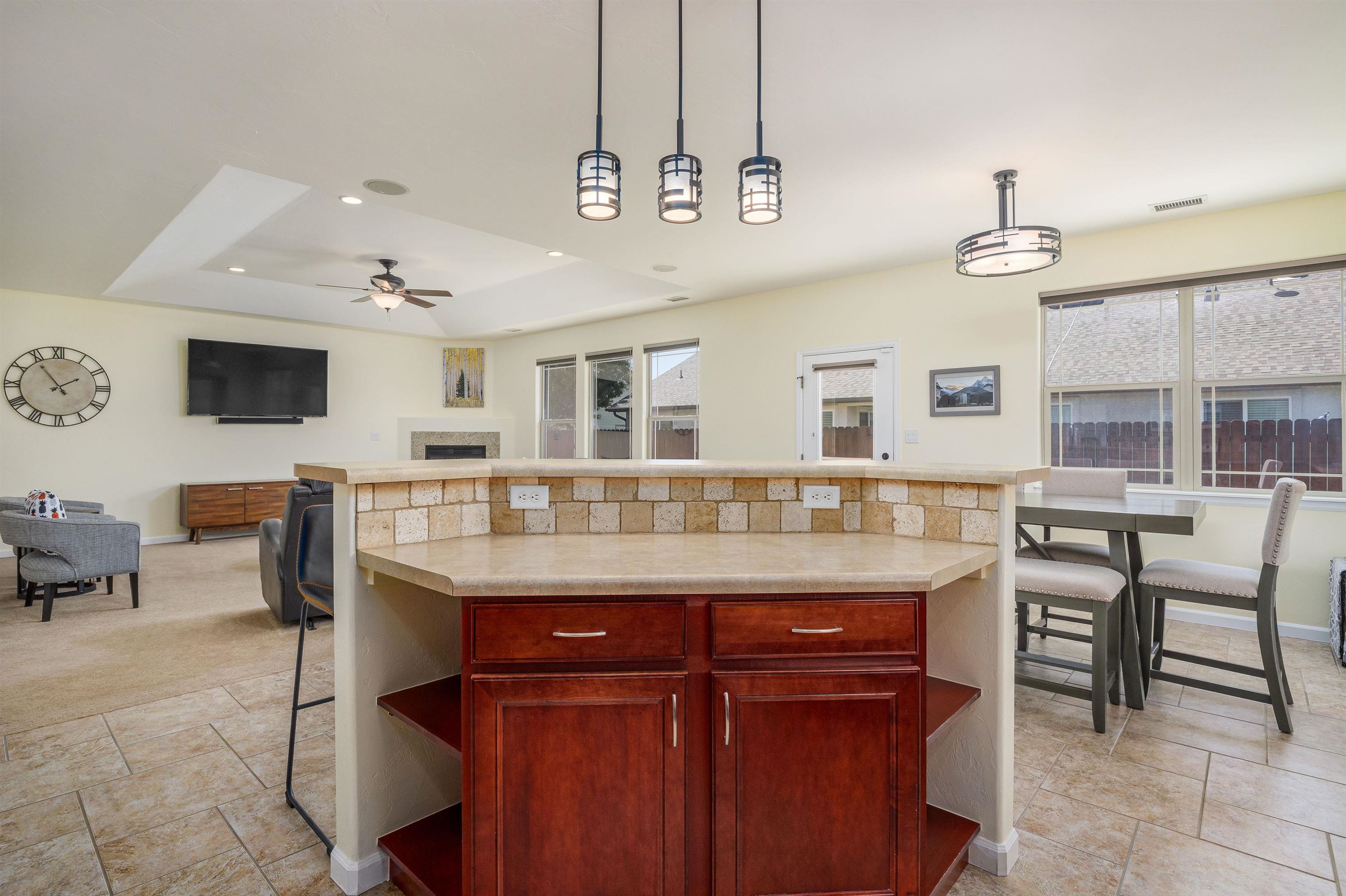 569 Hemlock Drive Property Photo 14