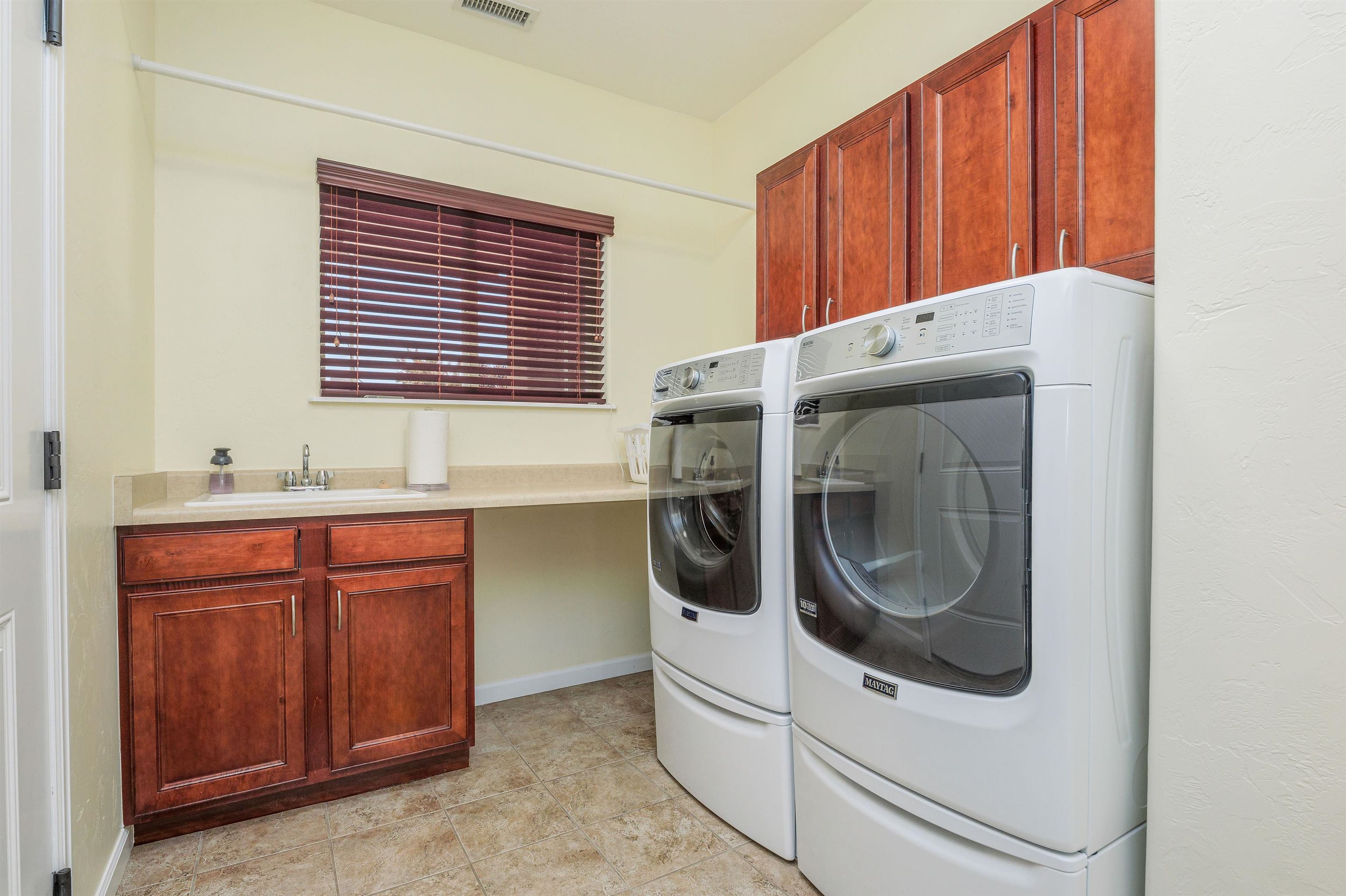 569 Hemlock Drive Property Photo 18