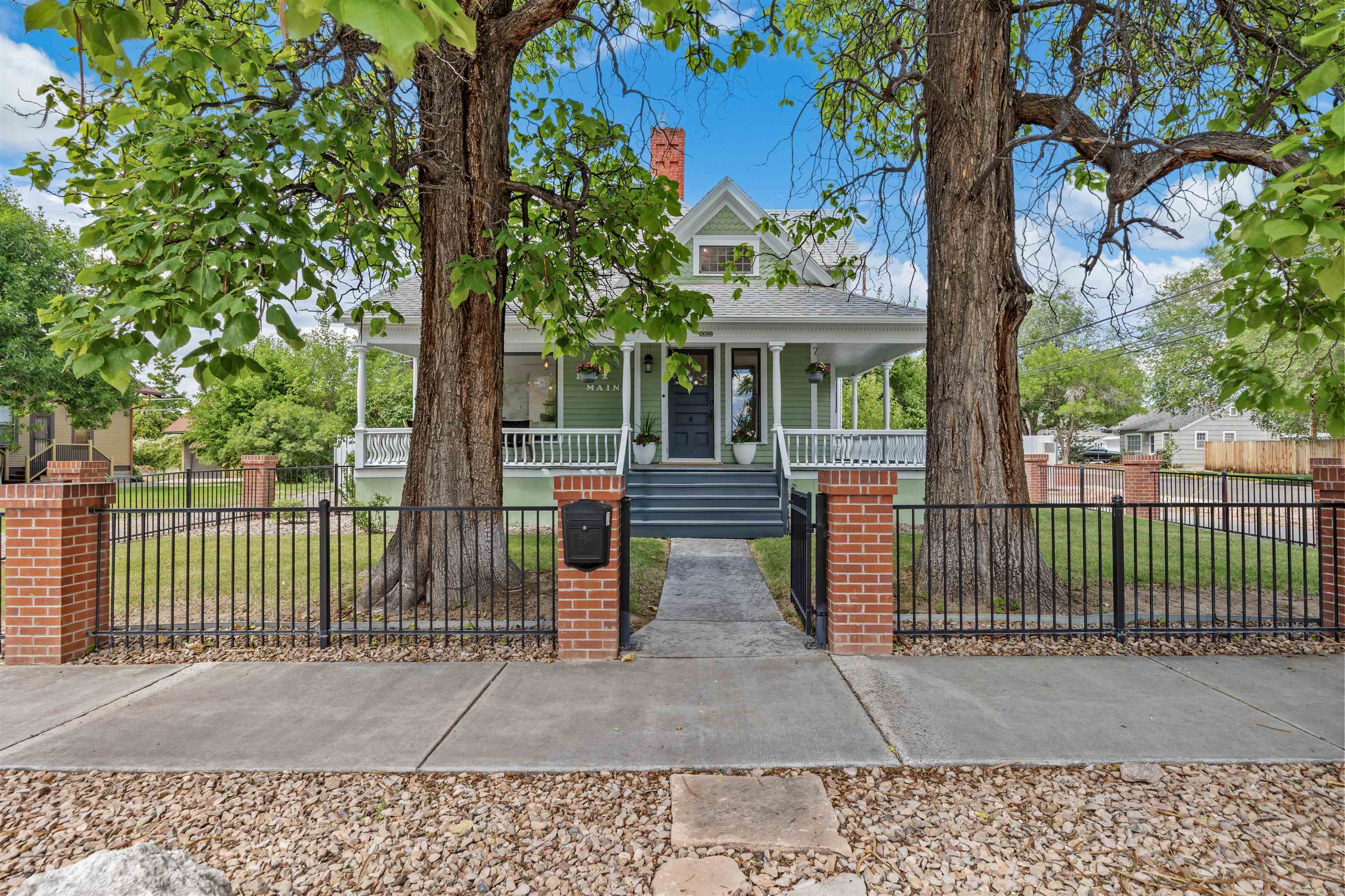 1062 Main Street Property Photo 2