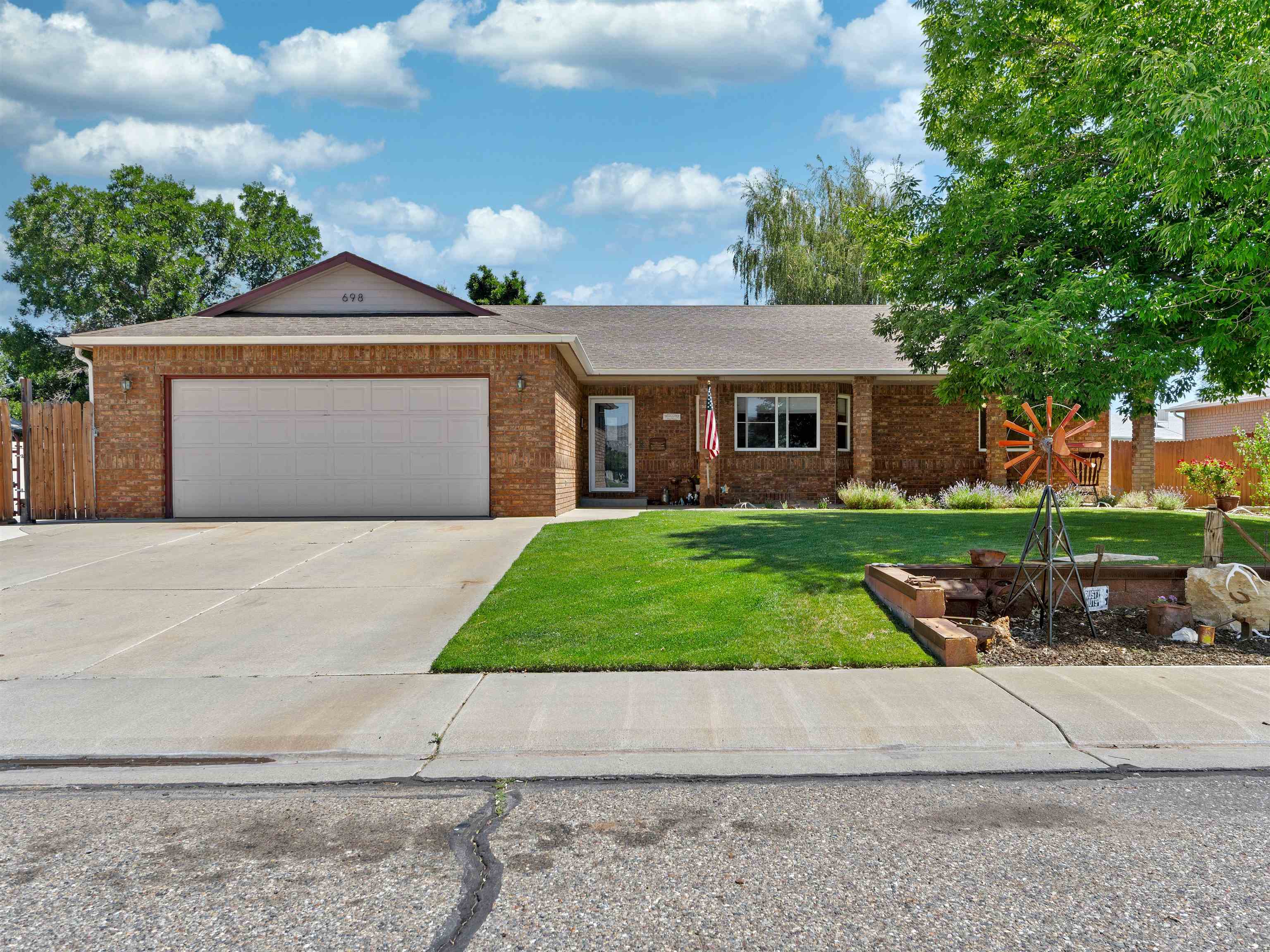 698 Pear Drive Property Photo 1