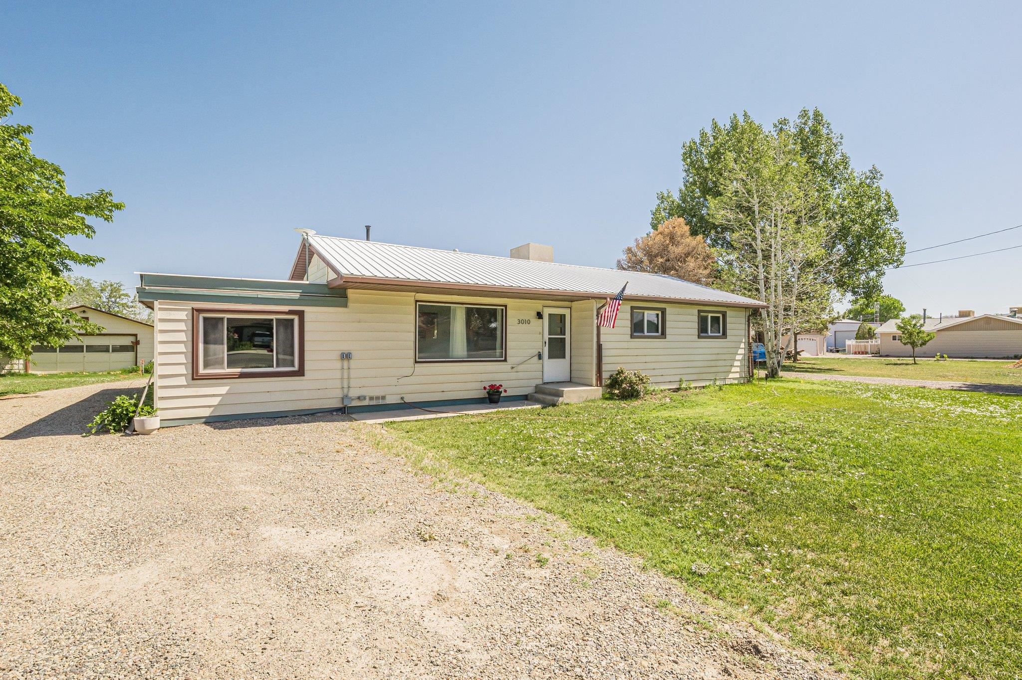 3010 D 1/2 Road Property Photo 1